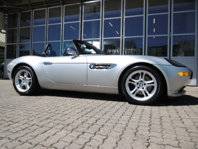 BMW Z8 Roadster-image-9