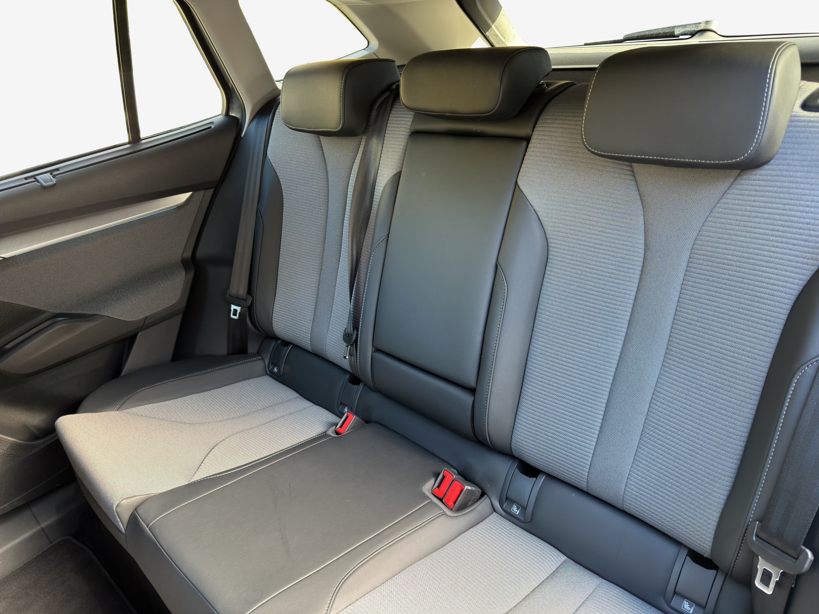 SKODA Enyaq iV 60-image-12