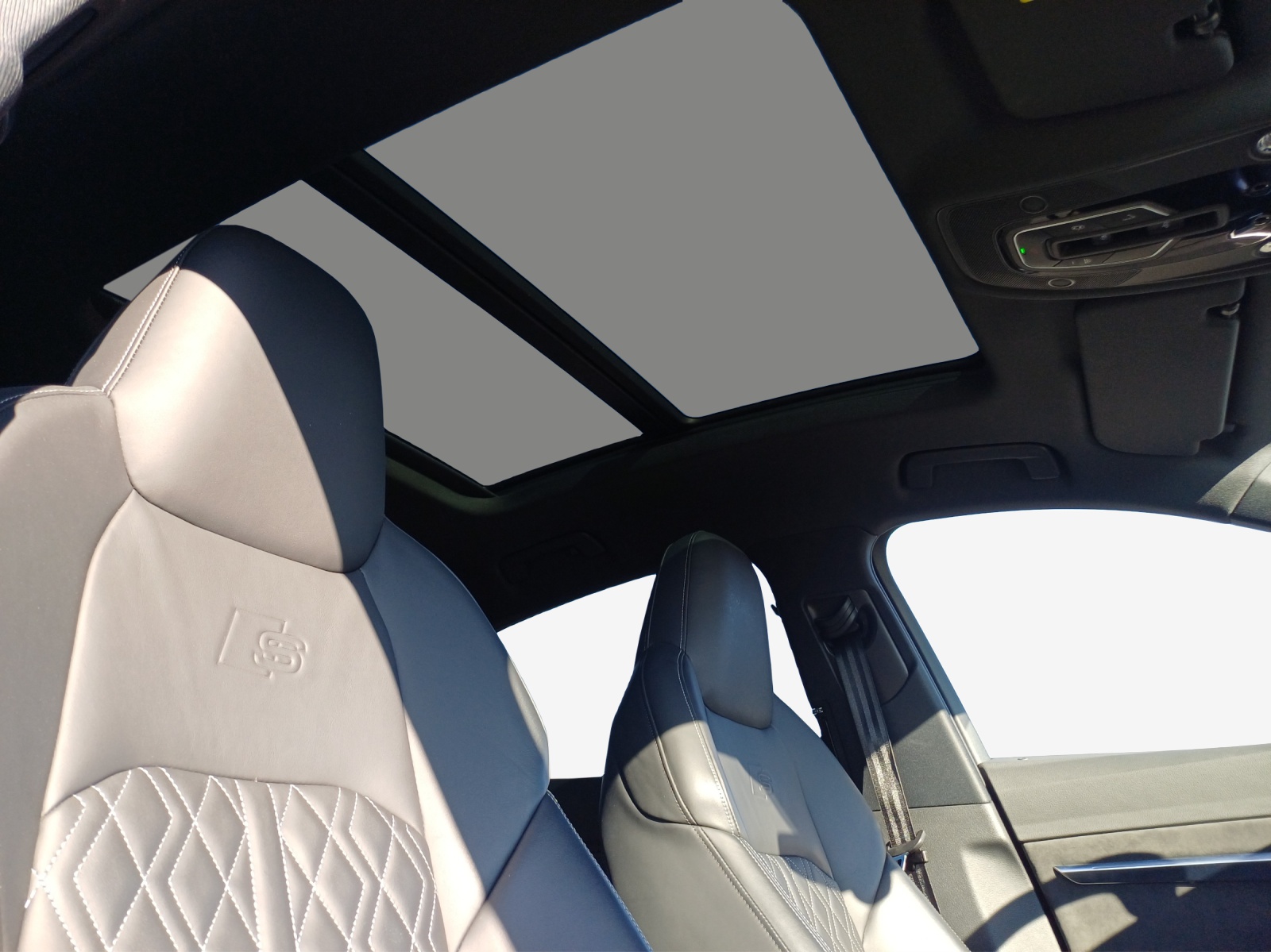 AUDI e-tron S Sportback quattro-image-15