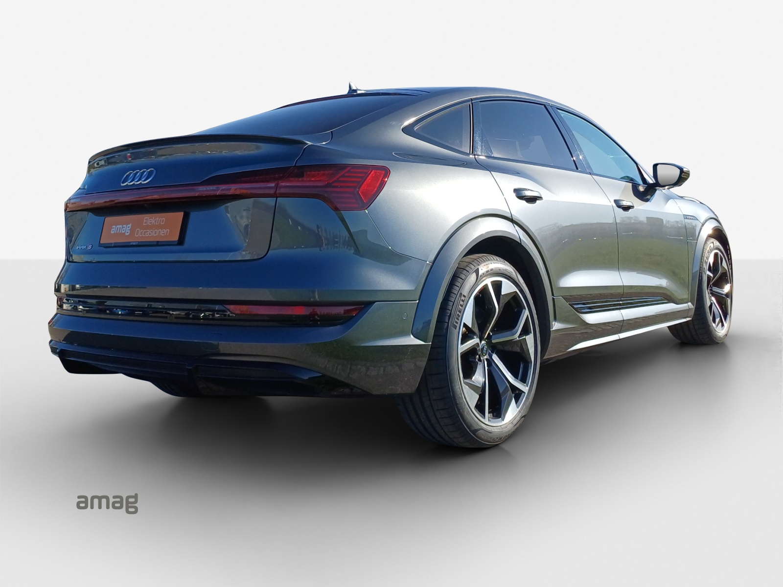 AUDI e-tron S Sportback quattro-image-5