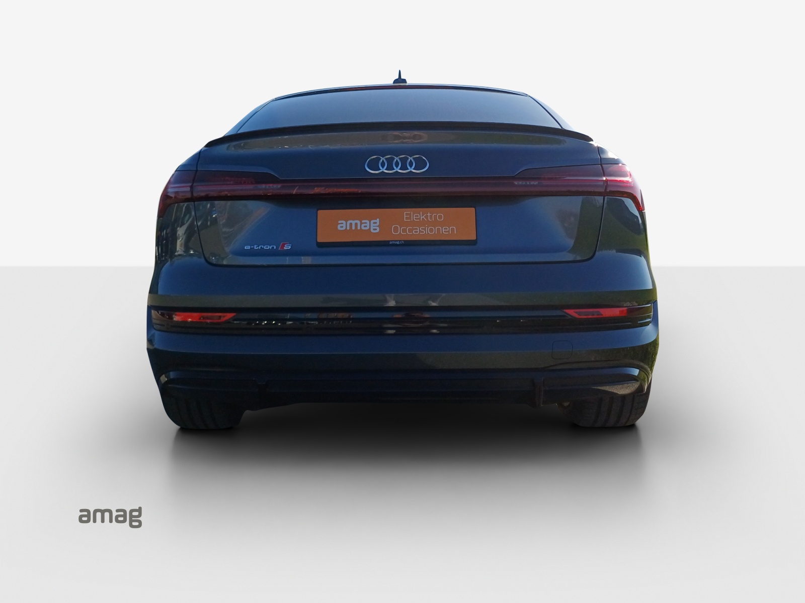 AUDI e-tron S Sportback quattro-image-4