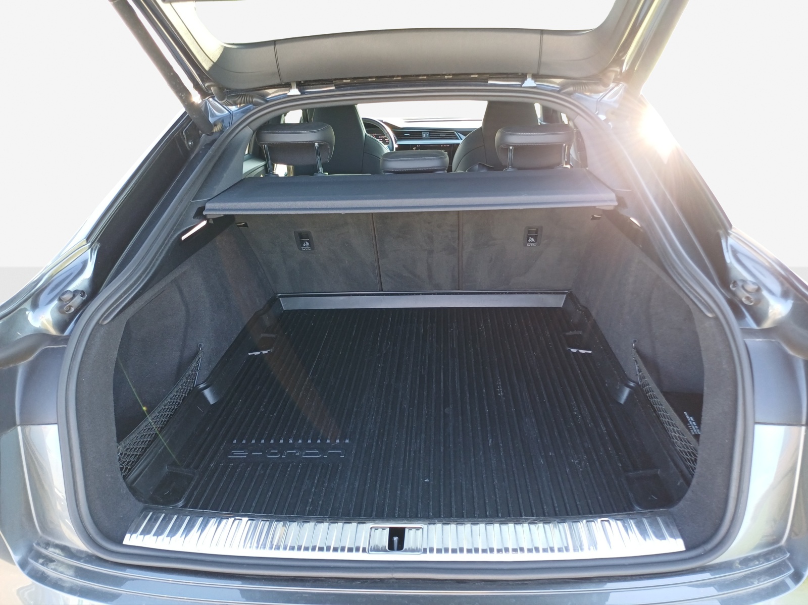 AUDI e-tron S Sportback quattro-image-13