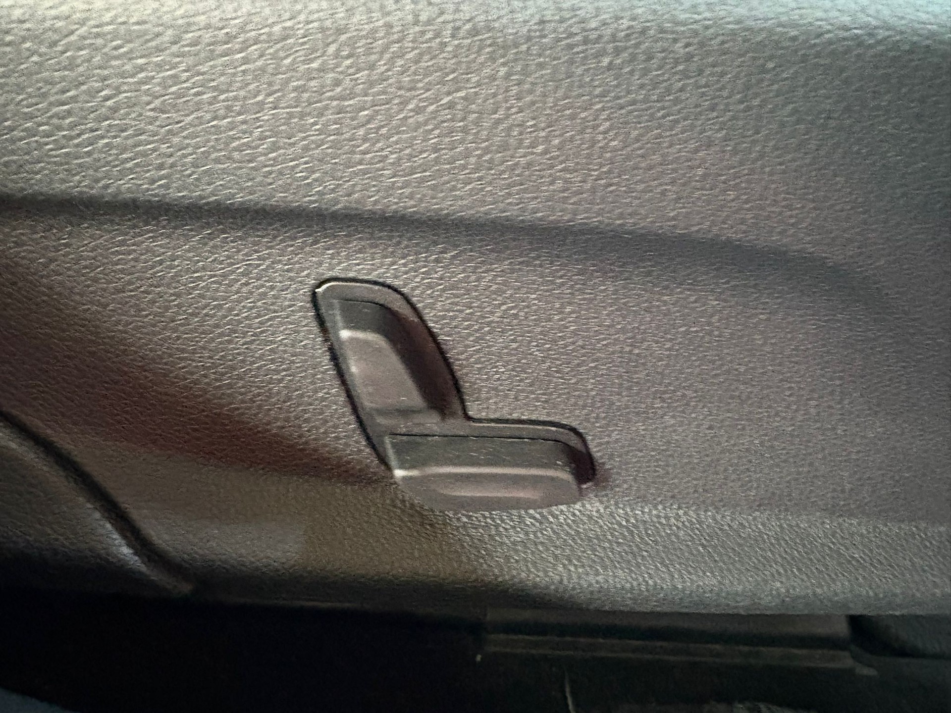 MERCEDES-BENZ C 220 d AMG Line 9G-Tronic-image-16