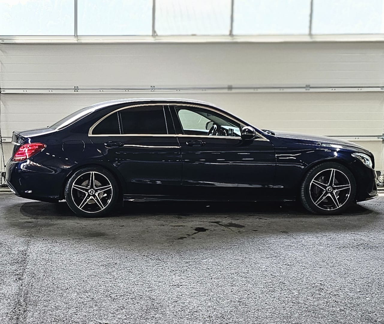 MERCEDES-BENZ C 220 d AMG Line 9G-Tronic-image-5