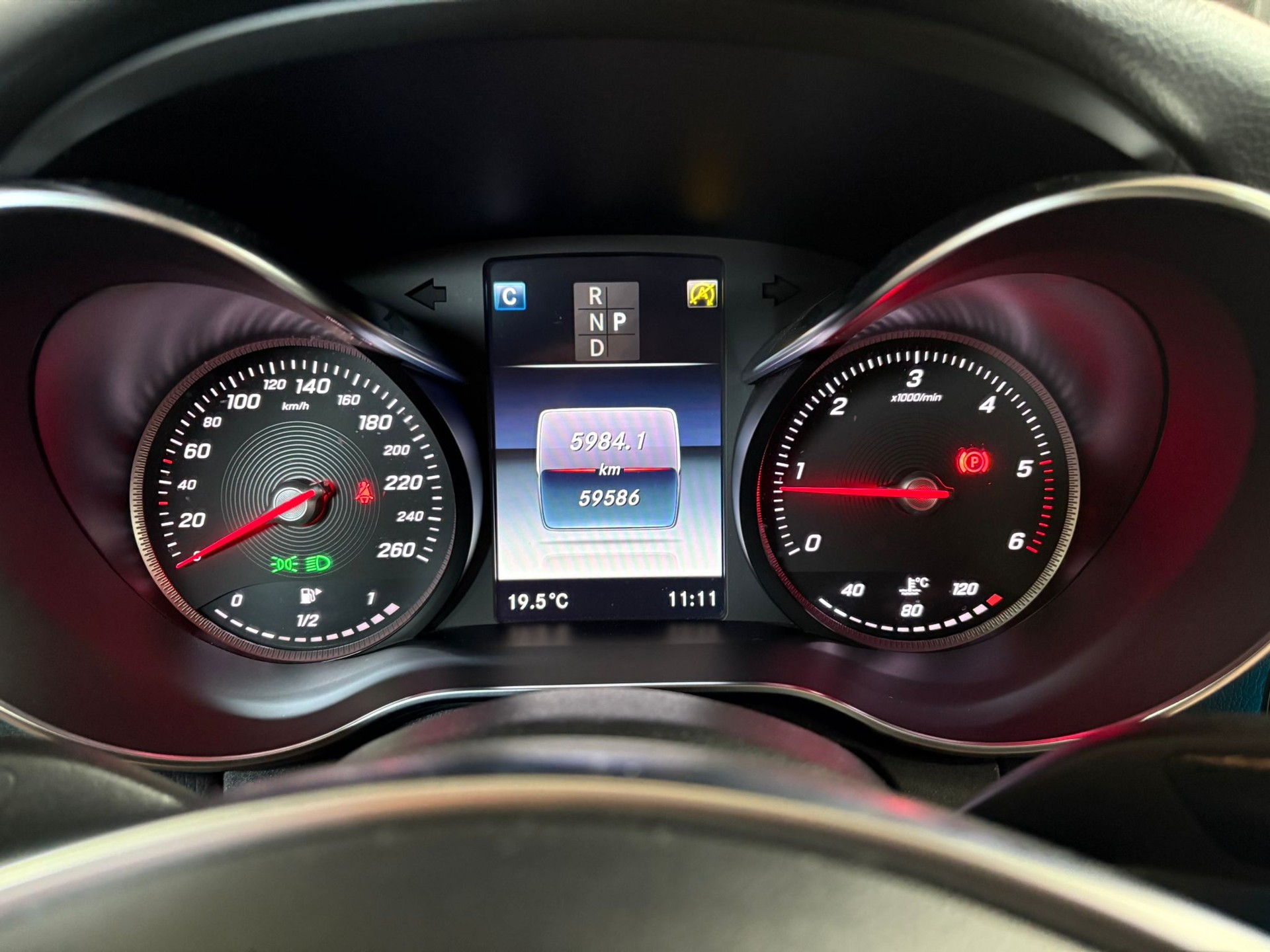 MERCEDES-BENZ C 220 d AMG Line 9G-Tronic-image-18