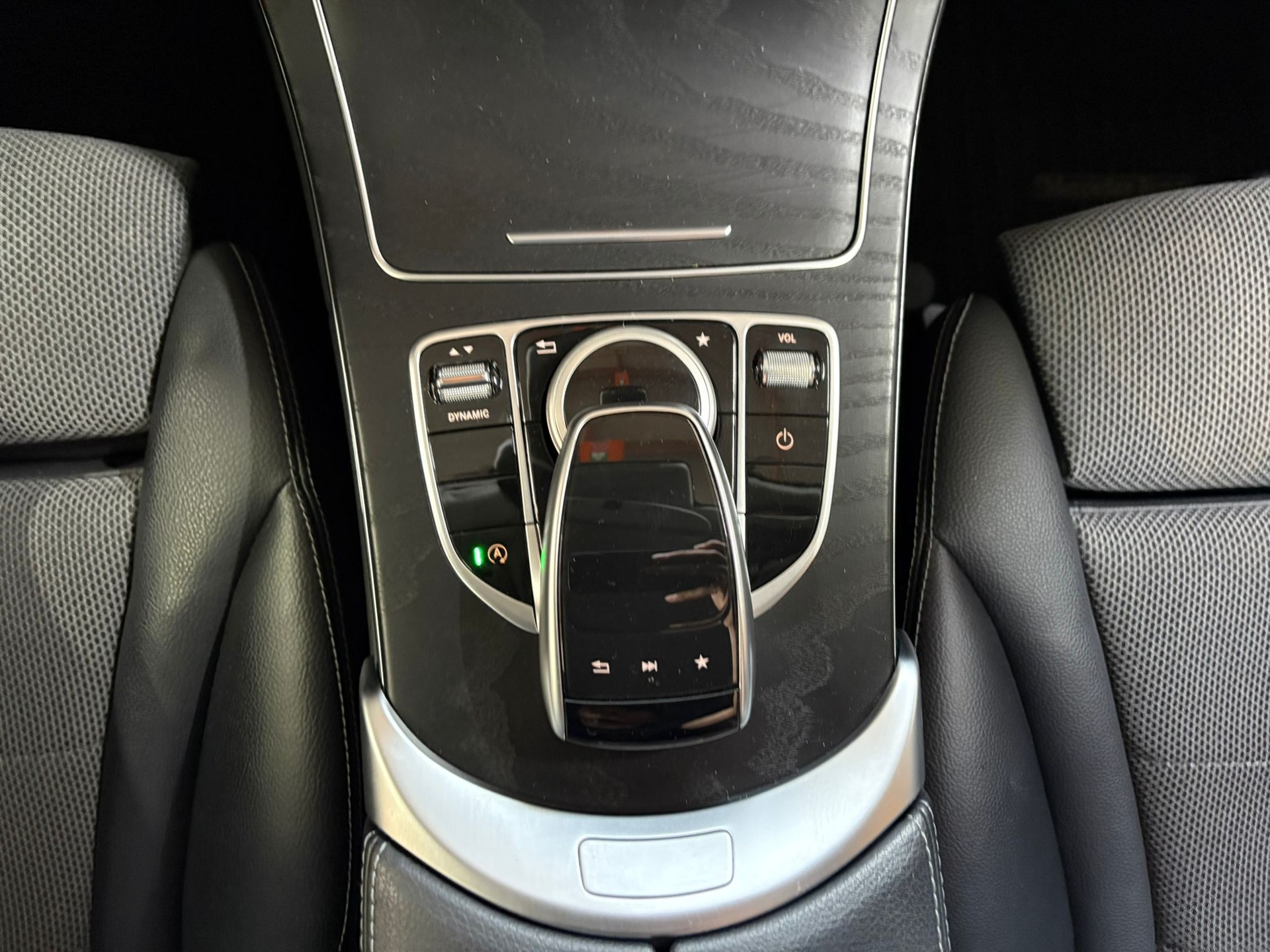 MERCEDES-BENZ C 220 d AMG Line 9G-Tronic-image-23