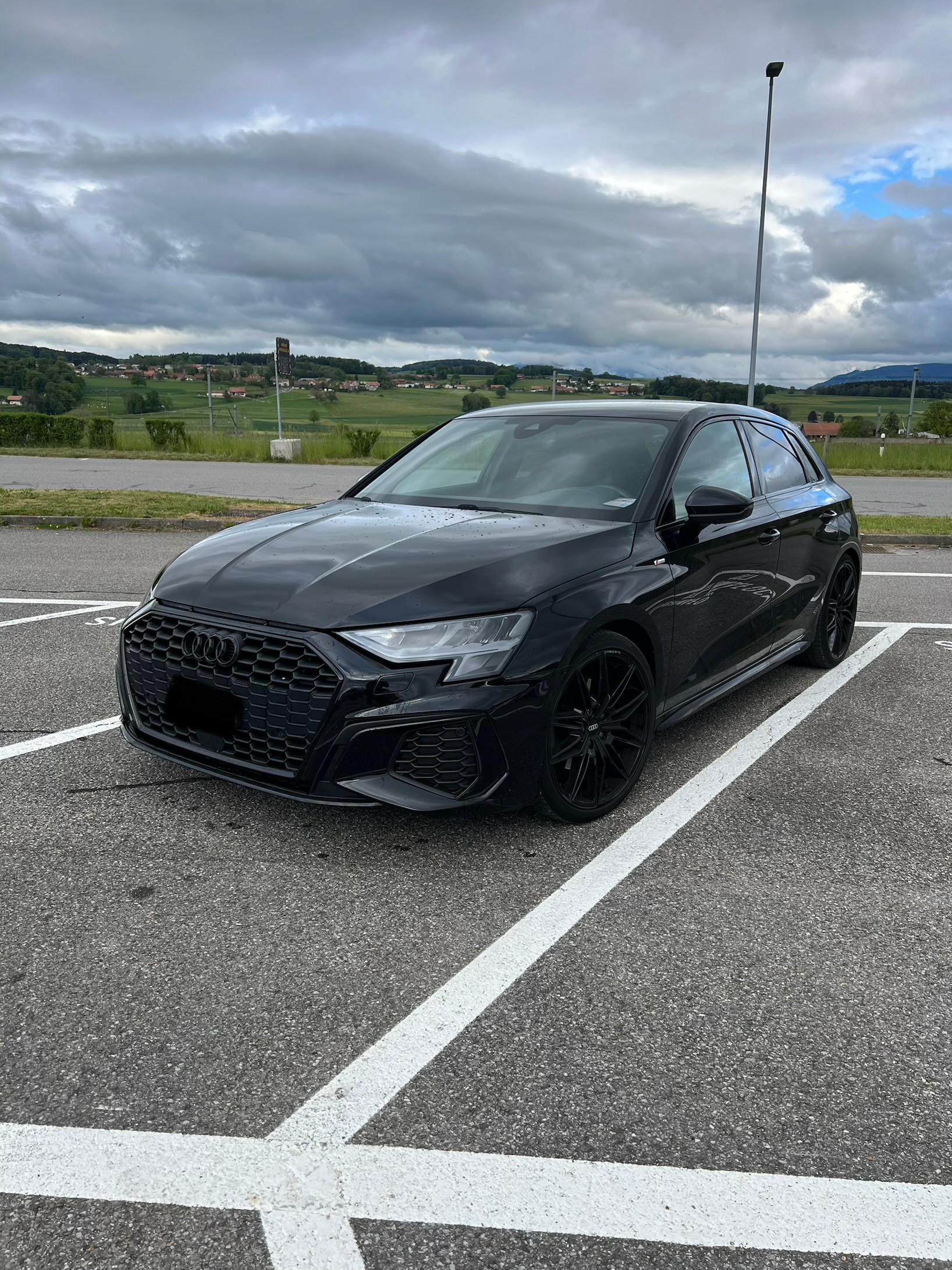 AUDI A3 Sportback 35 TFSI S line Attraction RS kit-image-0