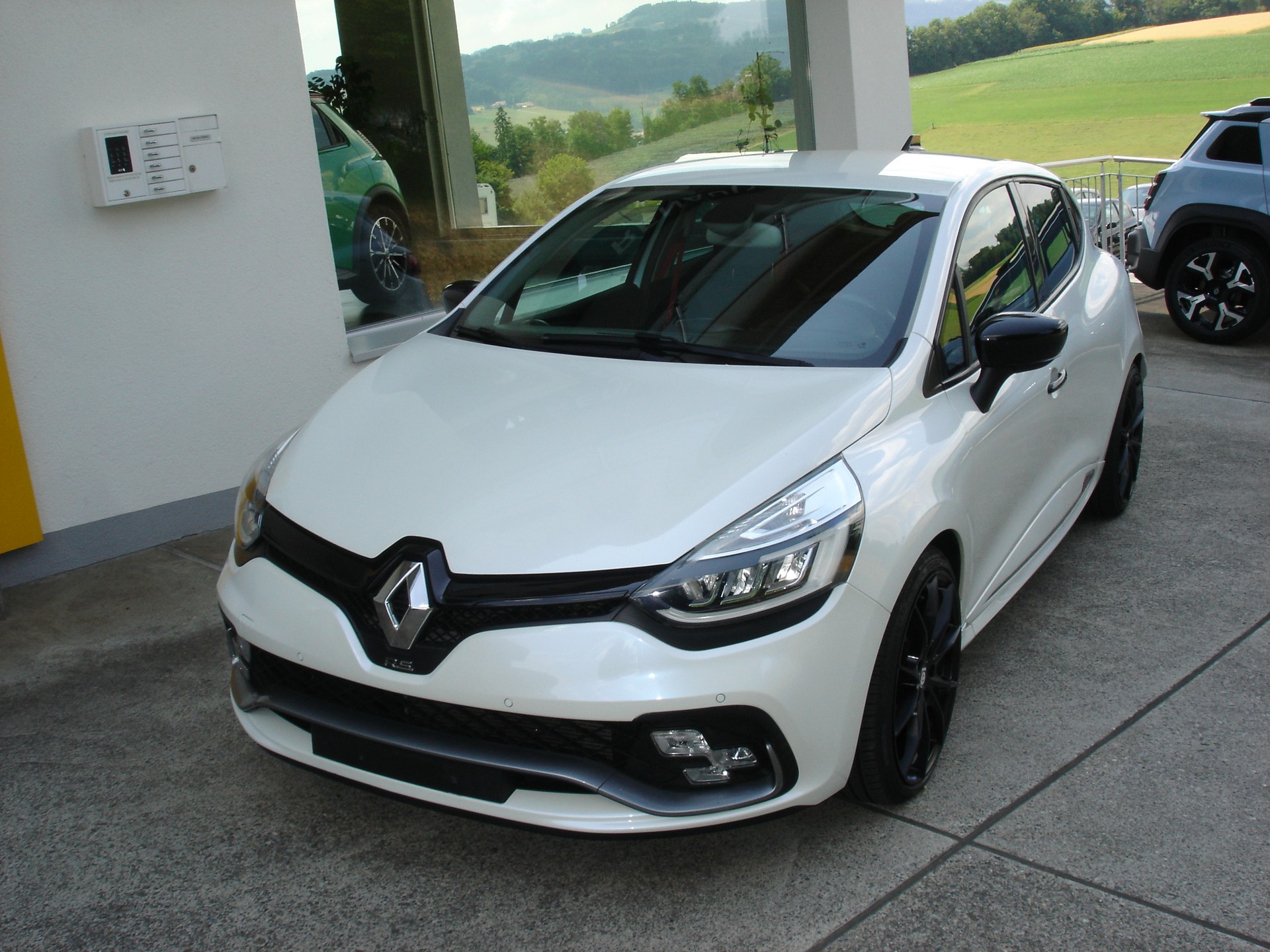 RENAULT Clio 1.6 T RS 220 Trophy EDC-image-1