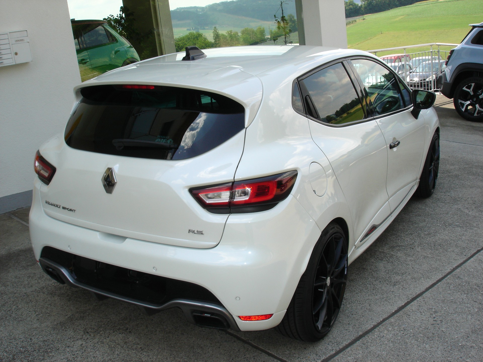 RENAULT Clio 1.6 T RS 220 Trophy EDC-image-3