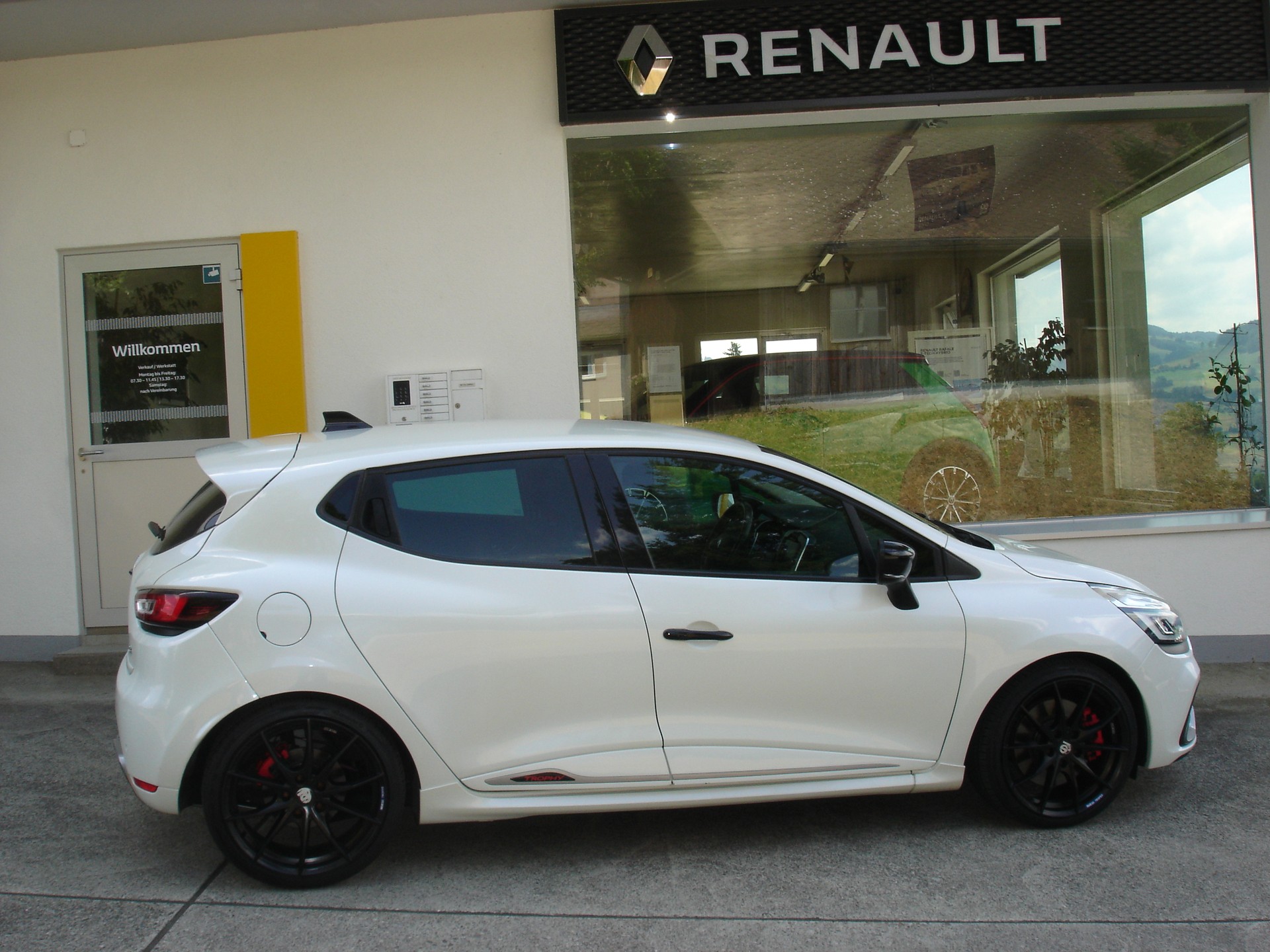 RENAULT Clio 1.6 T RS 220 Trophy EDC-image-2