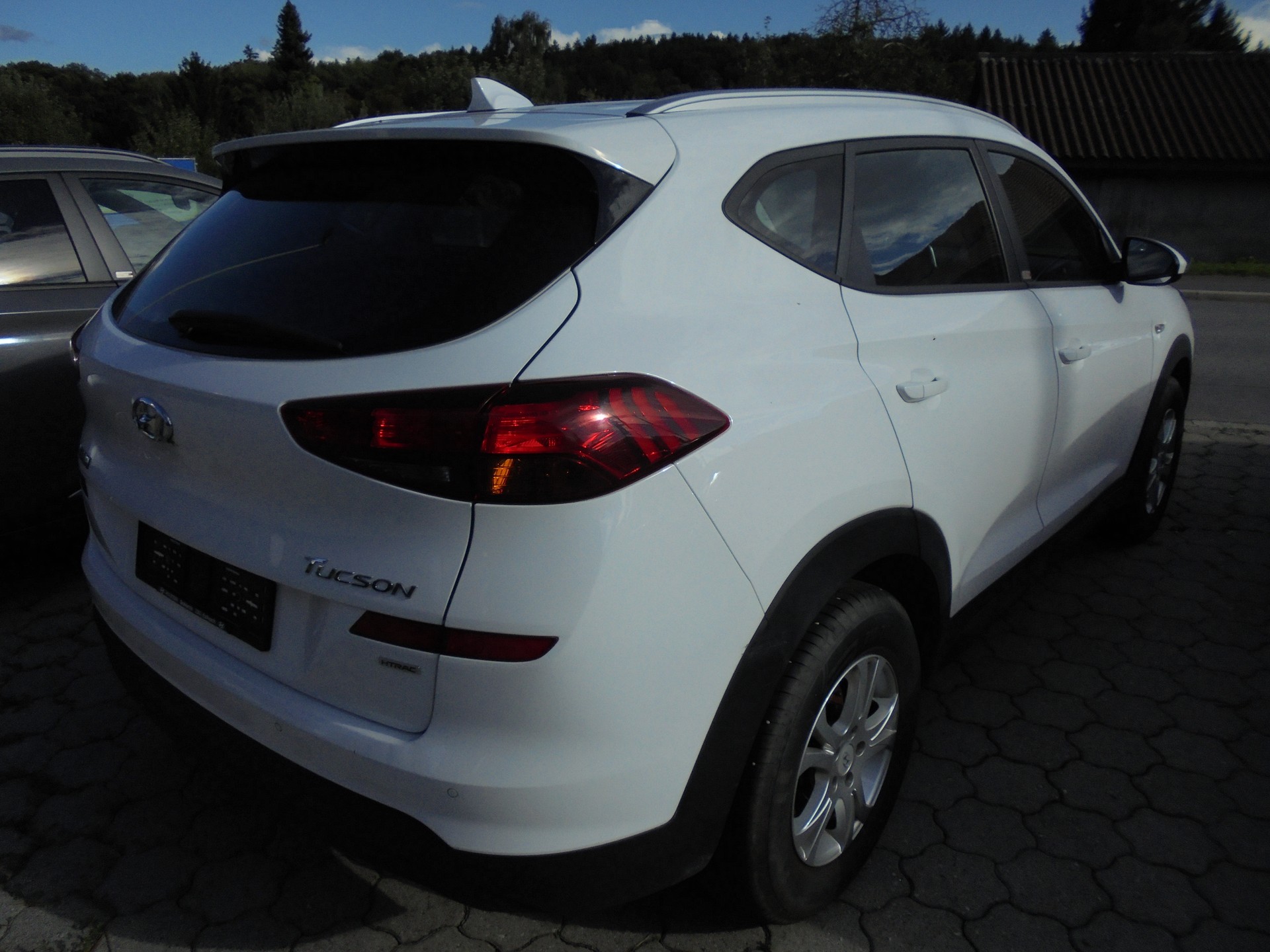 HYUNDAI Tucson 1.6 CRDI Business 4WD DCT-image-4