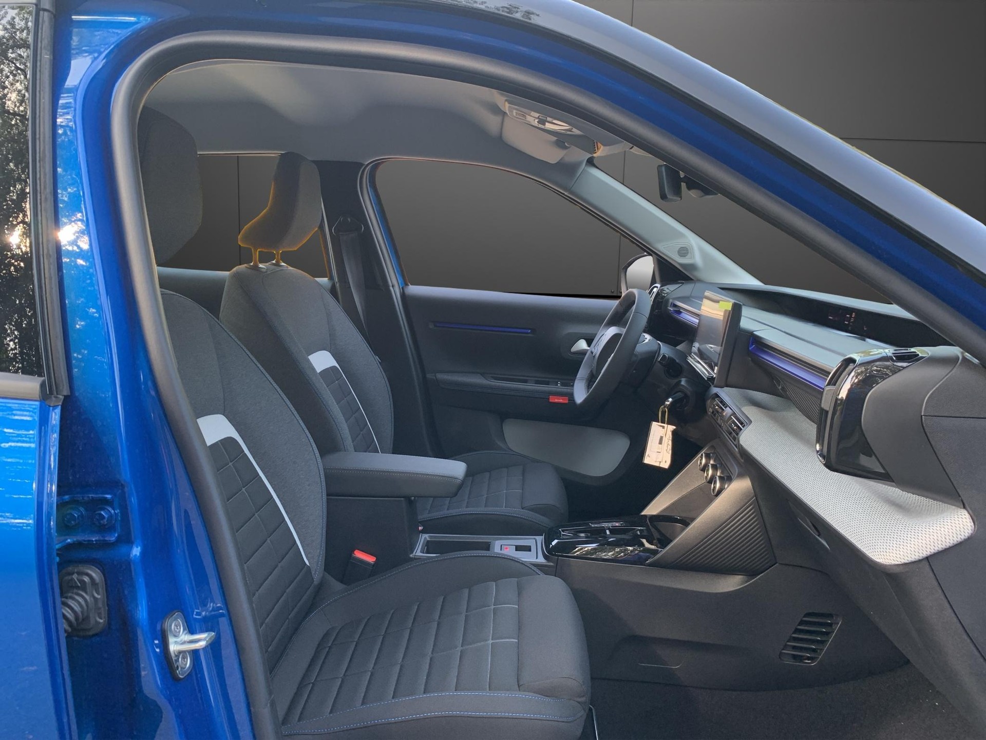 CITROEN C3 1.2 Hybrid Plus-image-12