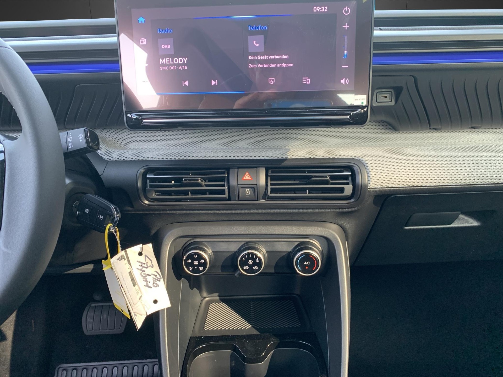 CITROEN C3 1.2 Hybrid Plus-image-13