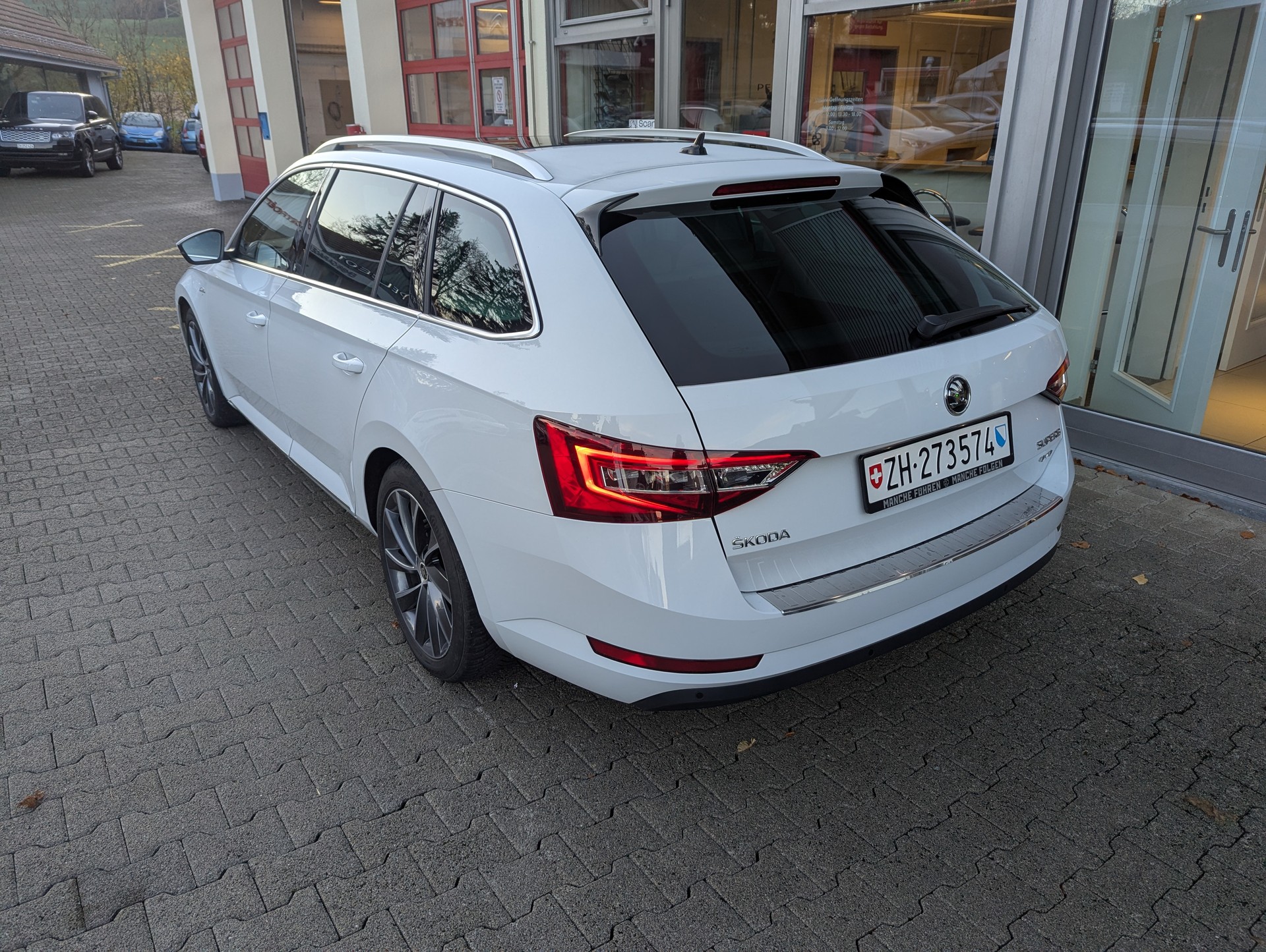 SKODA Superb Combi 2.0 TDi L&K 4x4 DSG-image-4