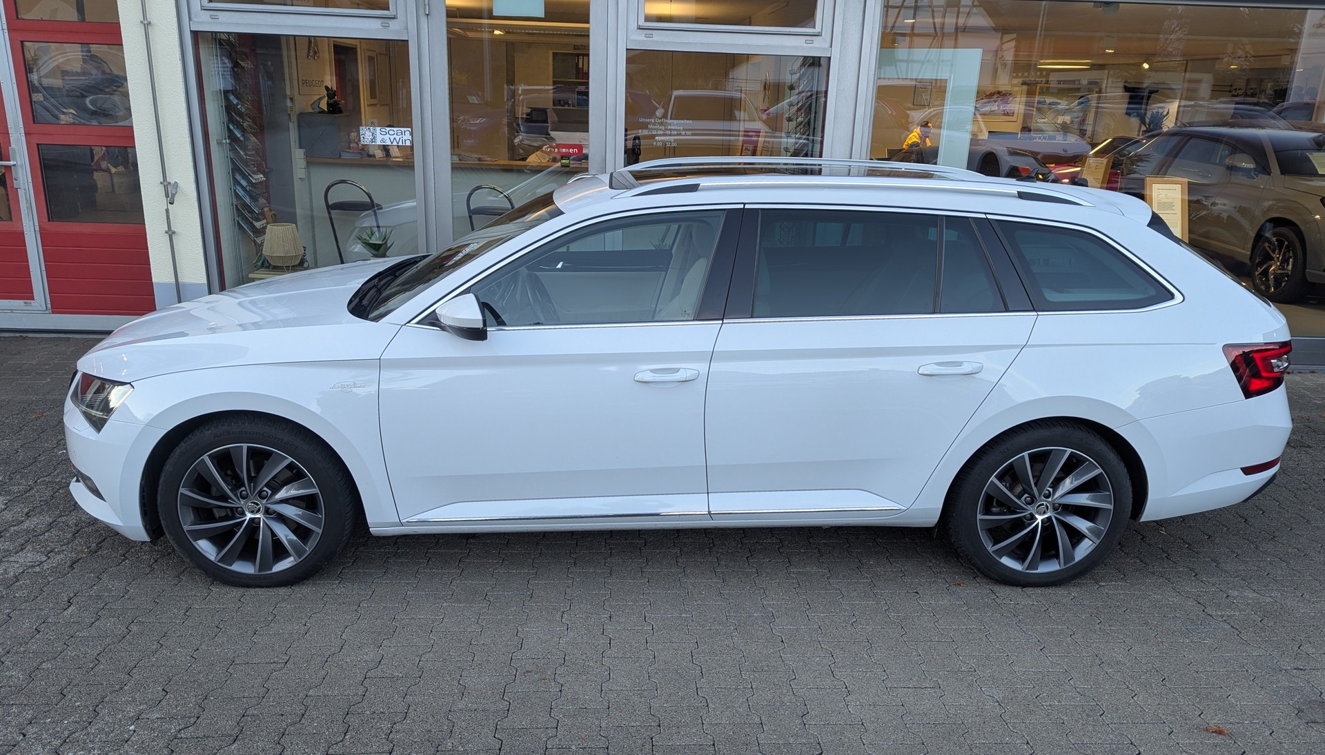 SKODA Superb Combi 2.0 TDi L&K 4x4 DSG-image-3