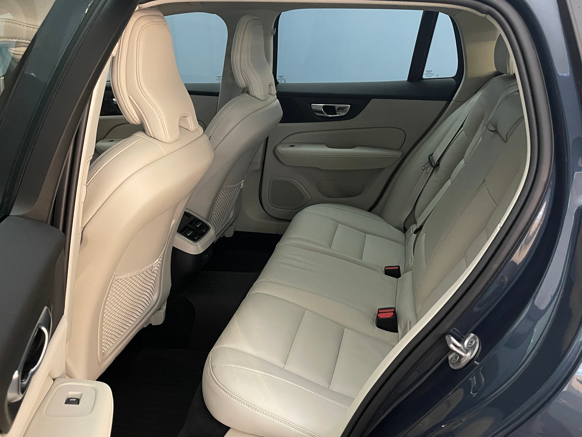 VOLVO V60 Cross Country 2.0 B5 Ultimate AWD-image-8