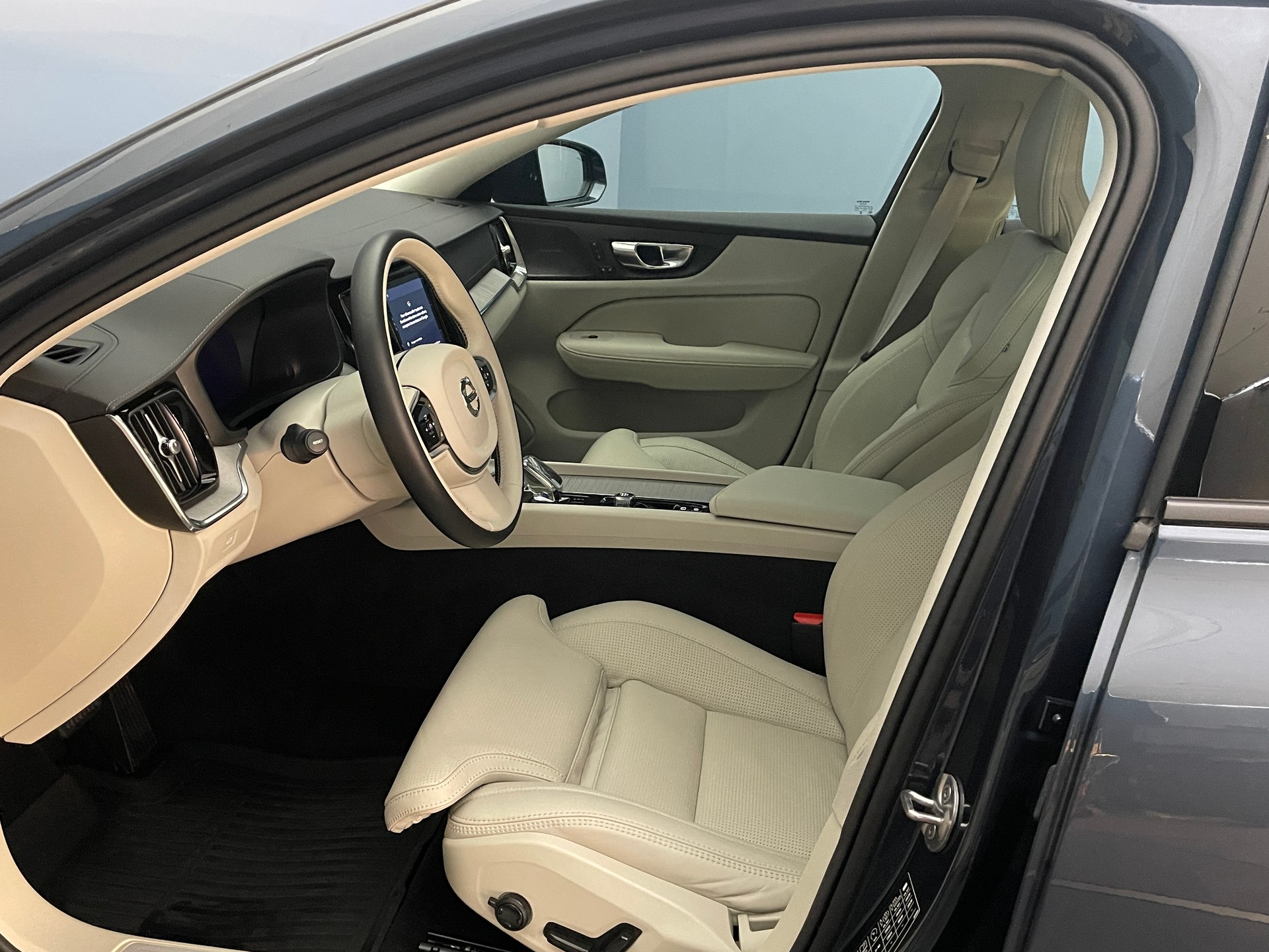 VOLVO V60 Cross Country 2.0 B5 Ultimate AWD-image-9