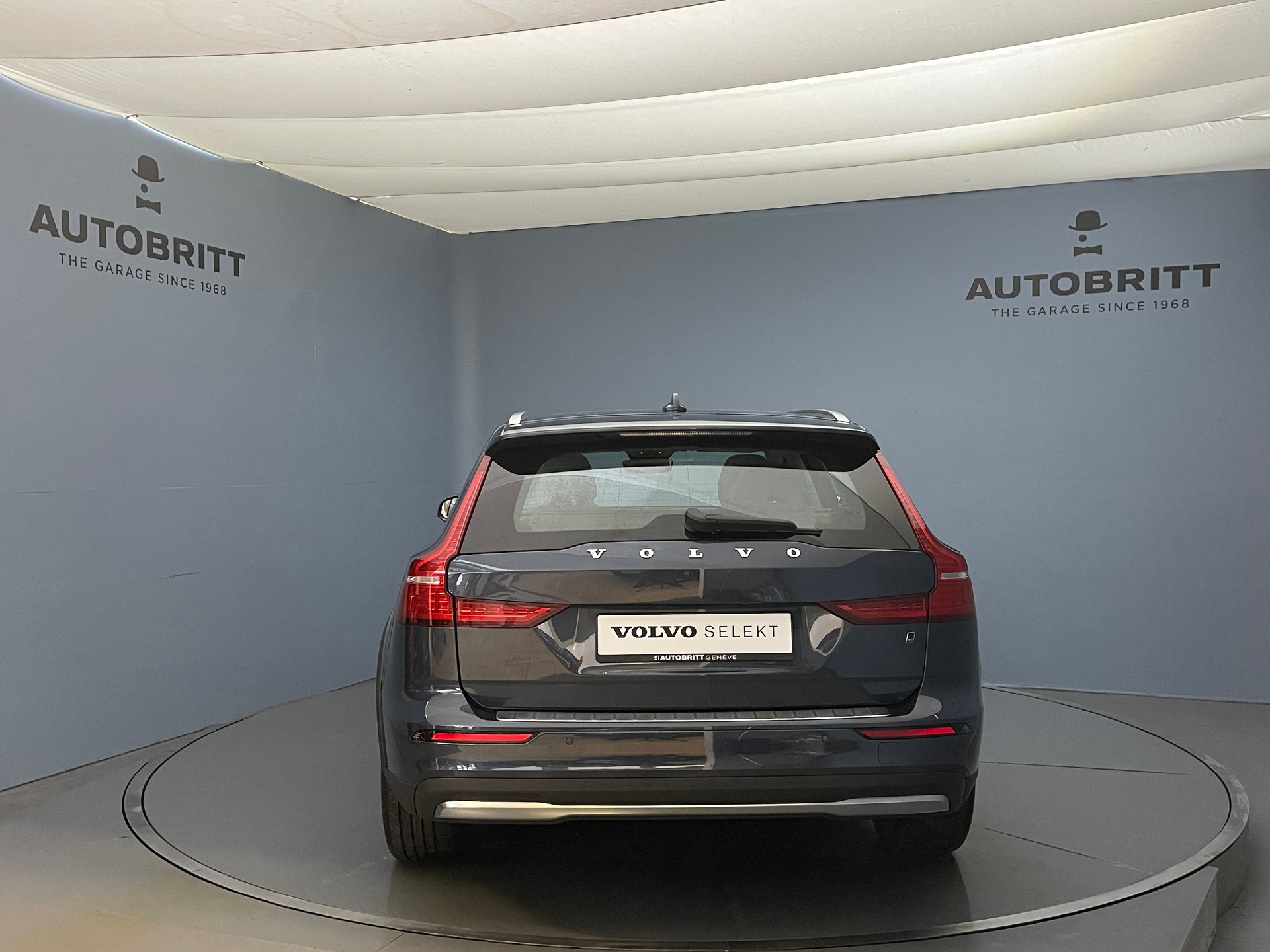 VOLVO V60 Cross Country 2.0 B5 Ultimate AWD-image-4