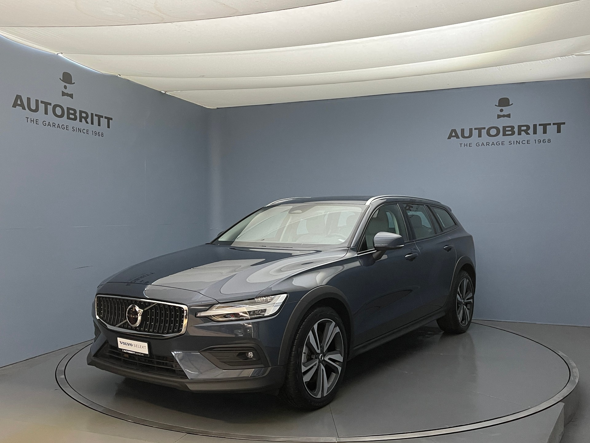 VOLVO V60 Cross Country 2.0 B5 Ultimate AWD-image-0
