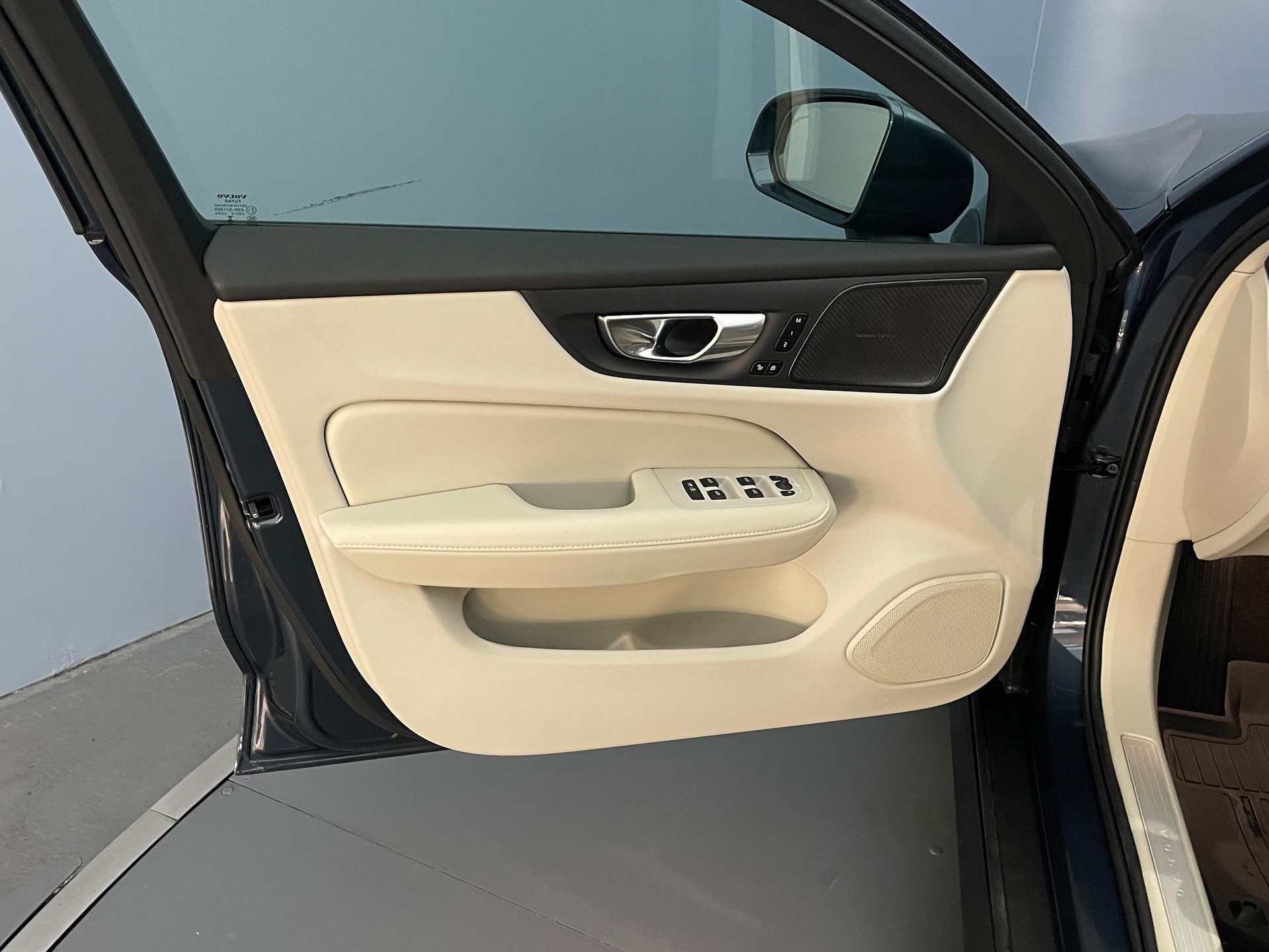 VOLVO V60 Cross Country 2.0 B5 Ultimate AWD-image-6