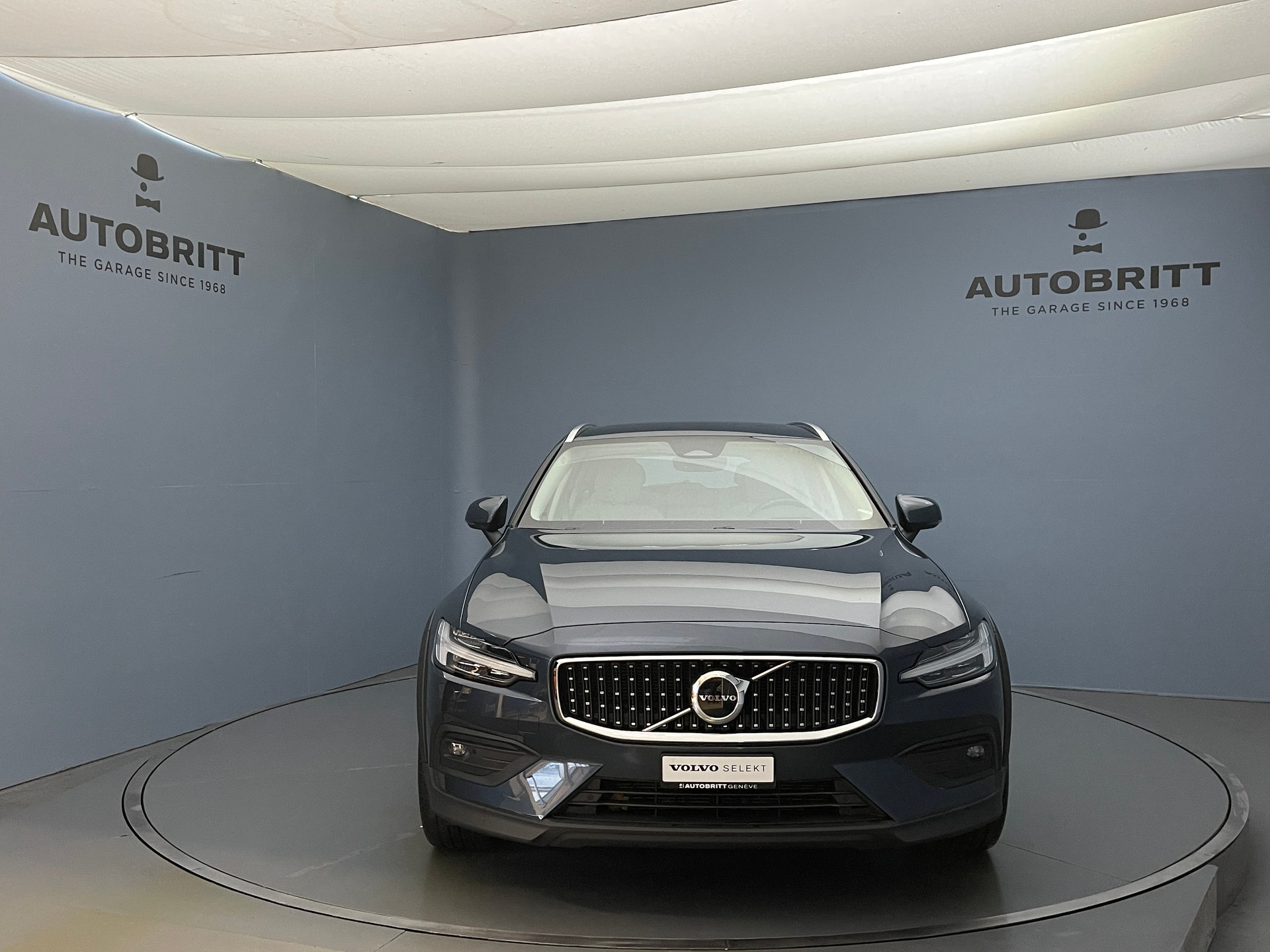 VOLVO V60 Cross Country 2.0 B5 Ultimate AWD-image-1