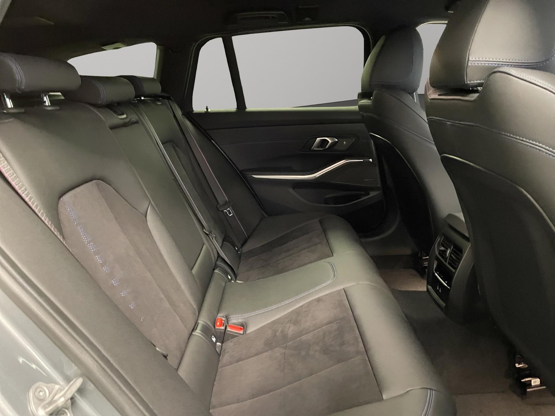 BMW 320d xDrive Touring SAG-image-18