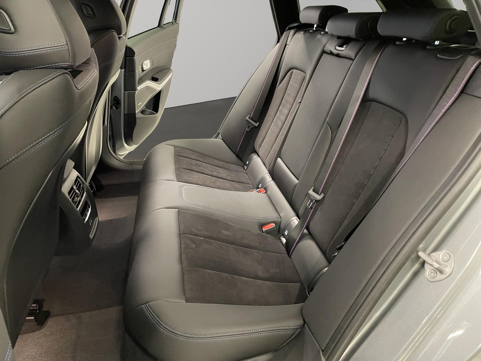BMW 320d xDrive Touring SAG-image-17