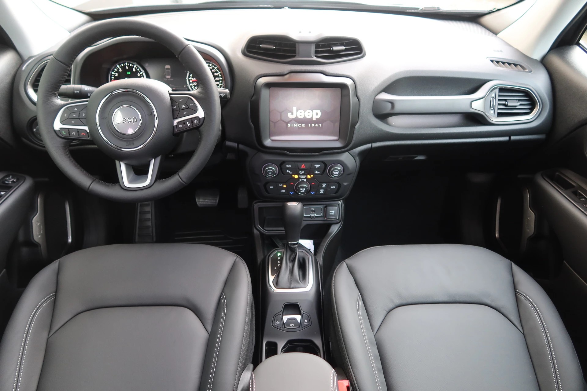 JEEP Renegade 1.5MHEV SwissLimited Plus-image-12