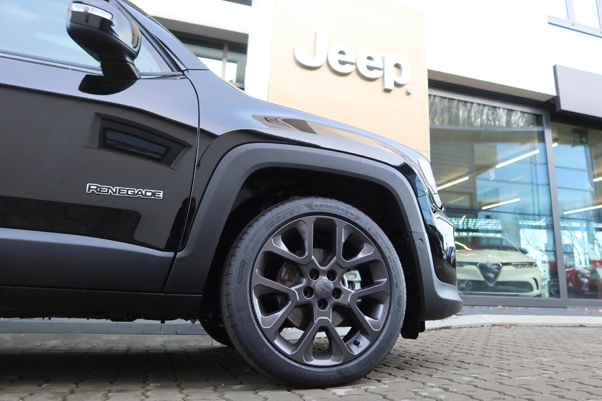 JEEP Renegade 1.5MHEV SwissLimited Plus-image-8