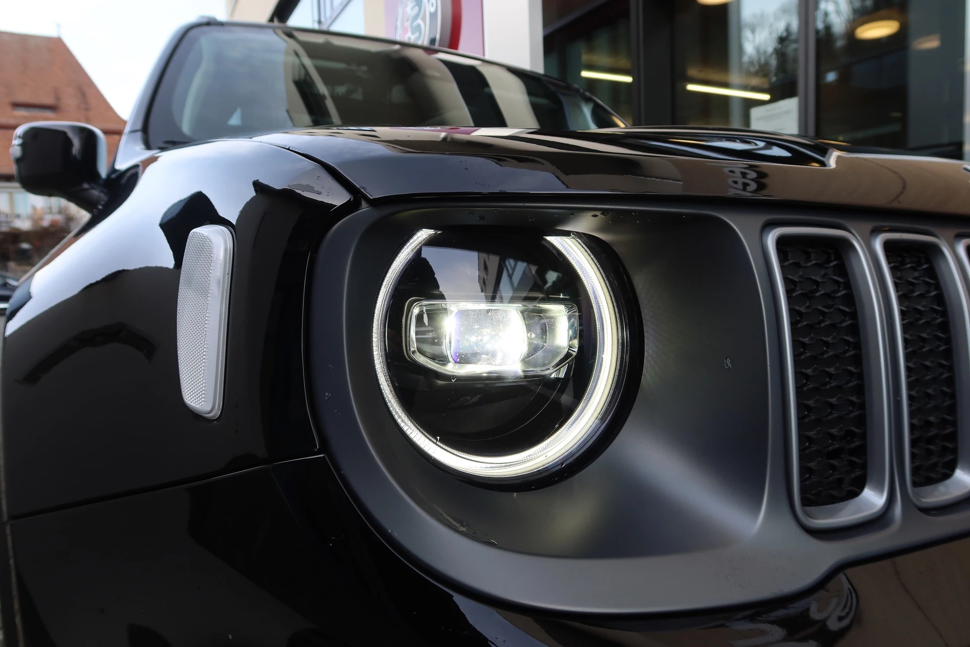 JEEP Renegade 1.5MHEV SwissLimited Plus-image-6