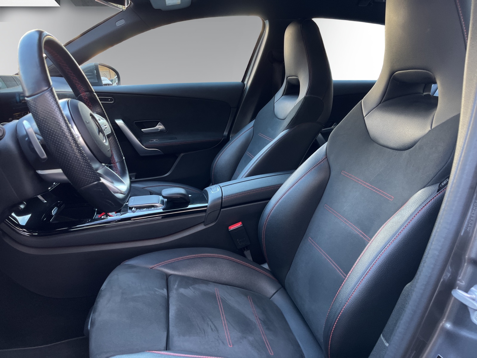 MERCEDES-BENZ A 250 4Matic AMG Line 4Matic 7G-DCT-image-10