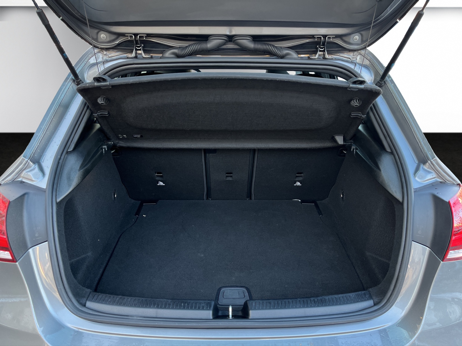 MERCEDES-BENZ A 250 4Matic AMG Line 4Matic 7G-DCT-image-17