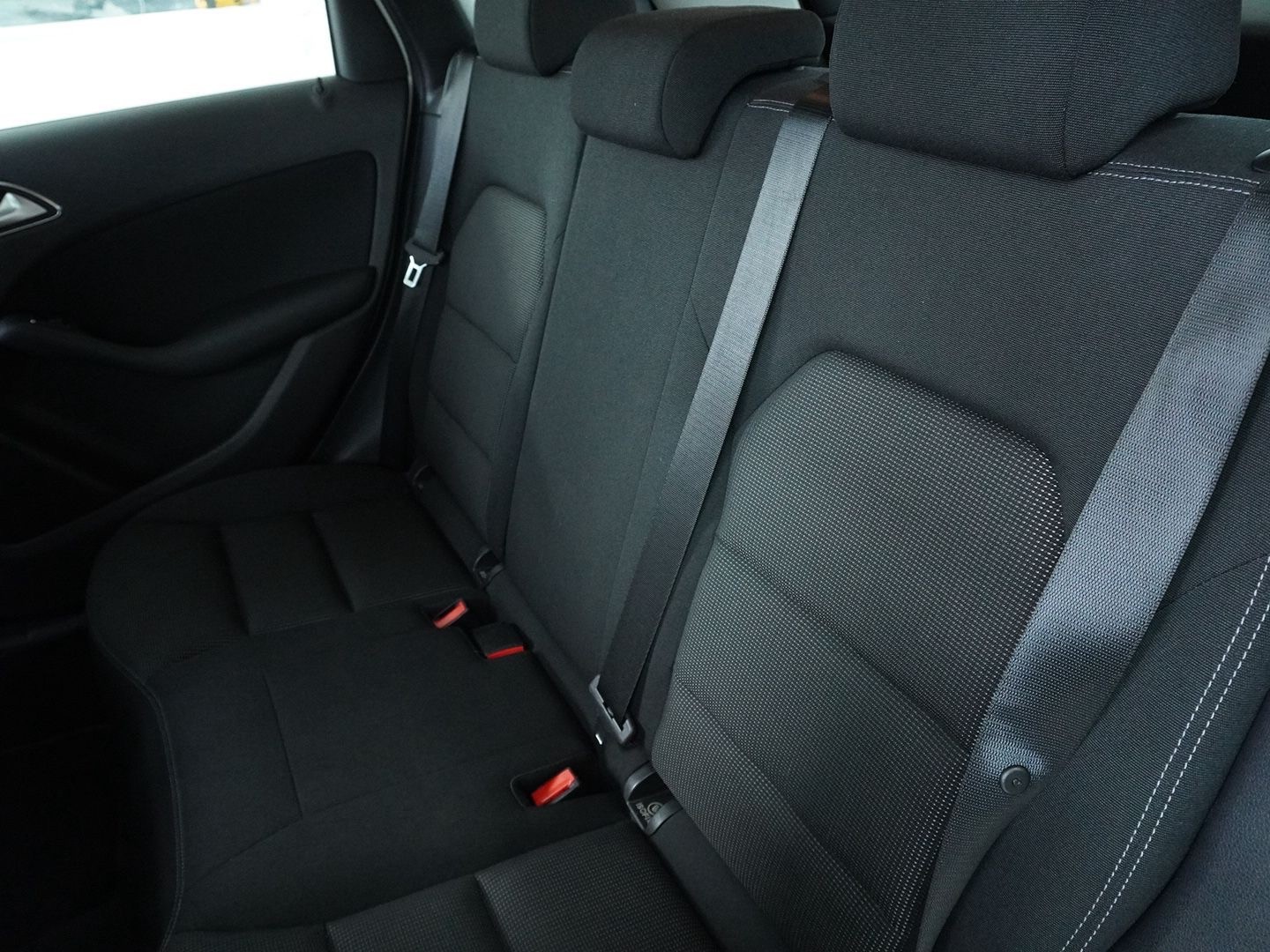 MERCEDES-BENZ B 180-image-4