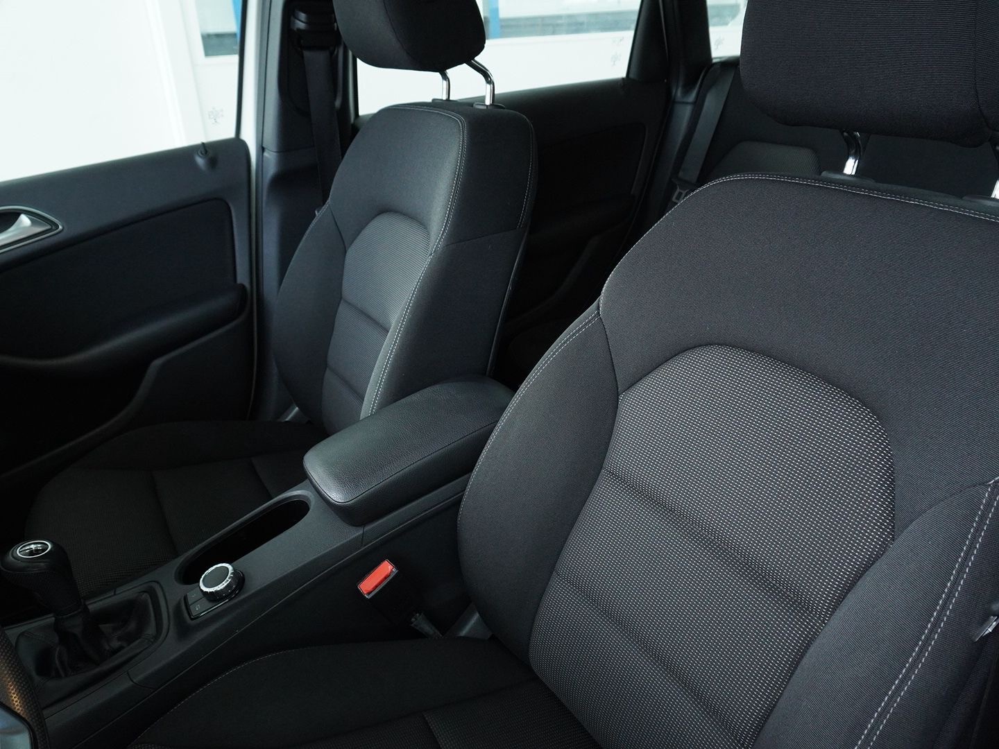 MERCEDES-BENZ B 180-image-3