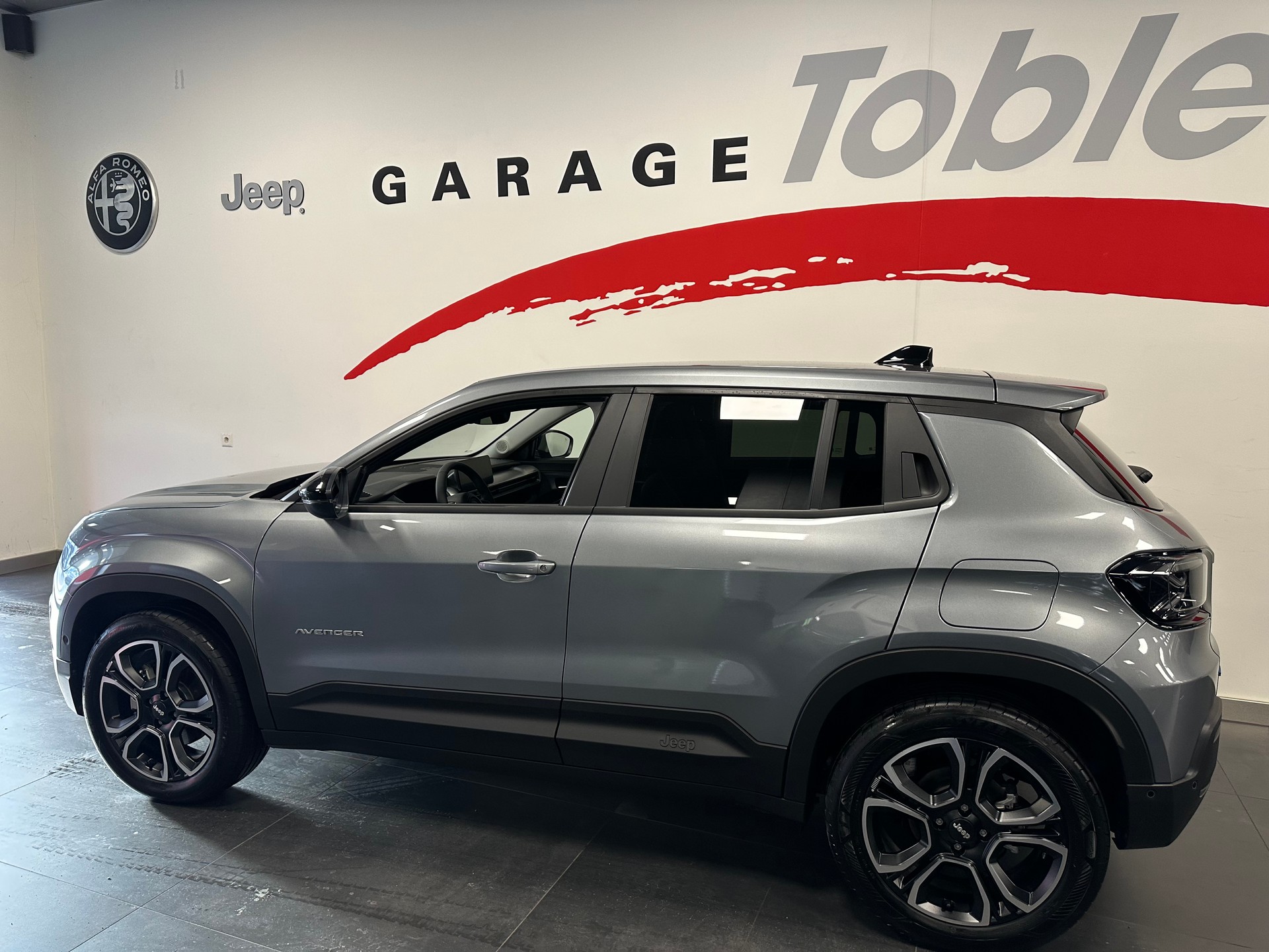 JEEP Avenger 54kWh Swiss Altitude Plus-image-9