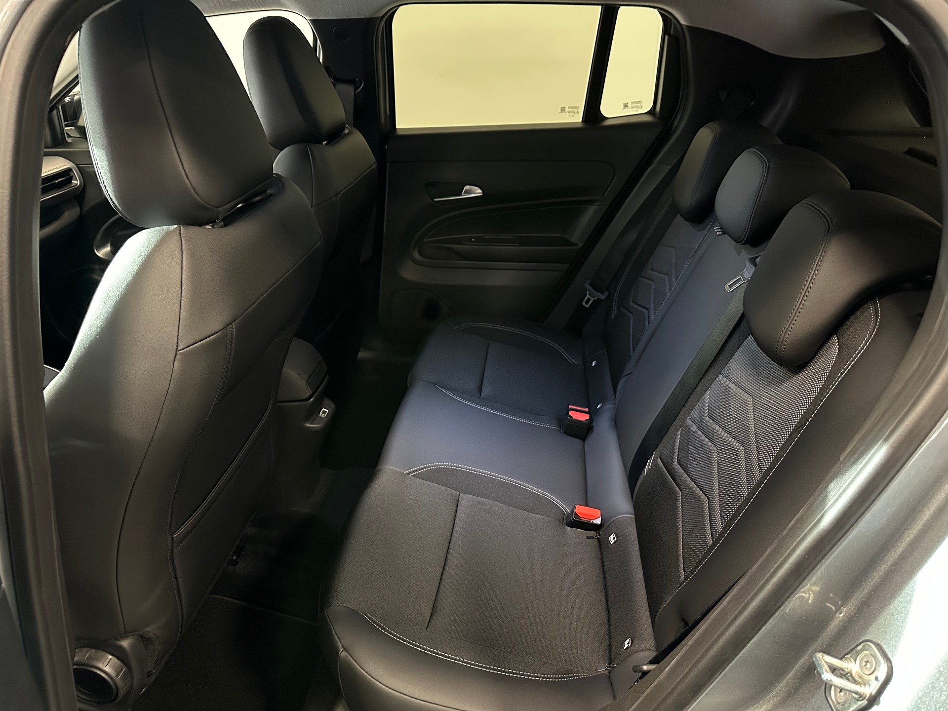 JEEP Avenger 54kWh Swiss Altitude Plus-image-13