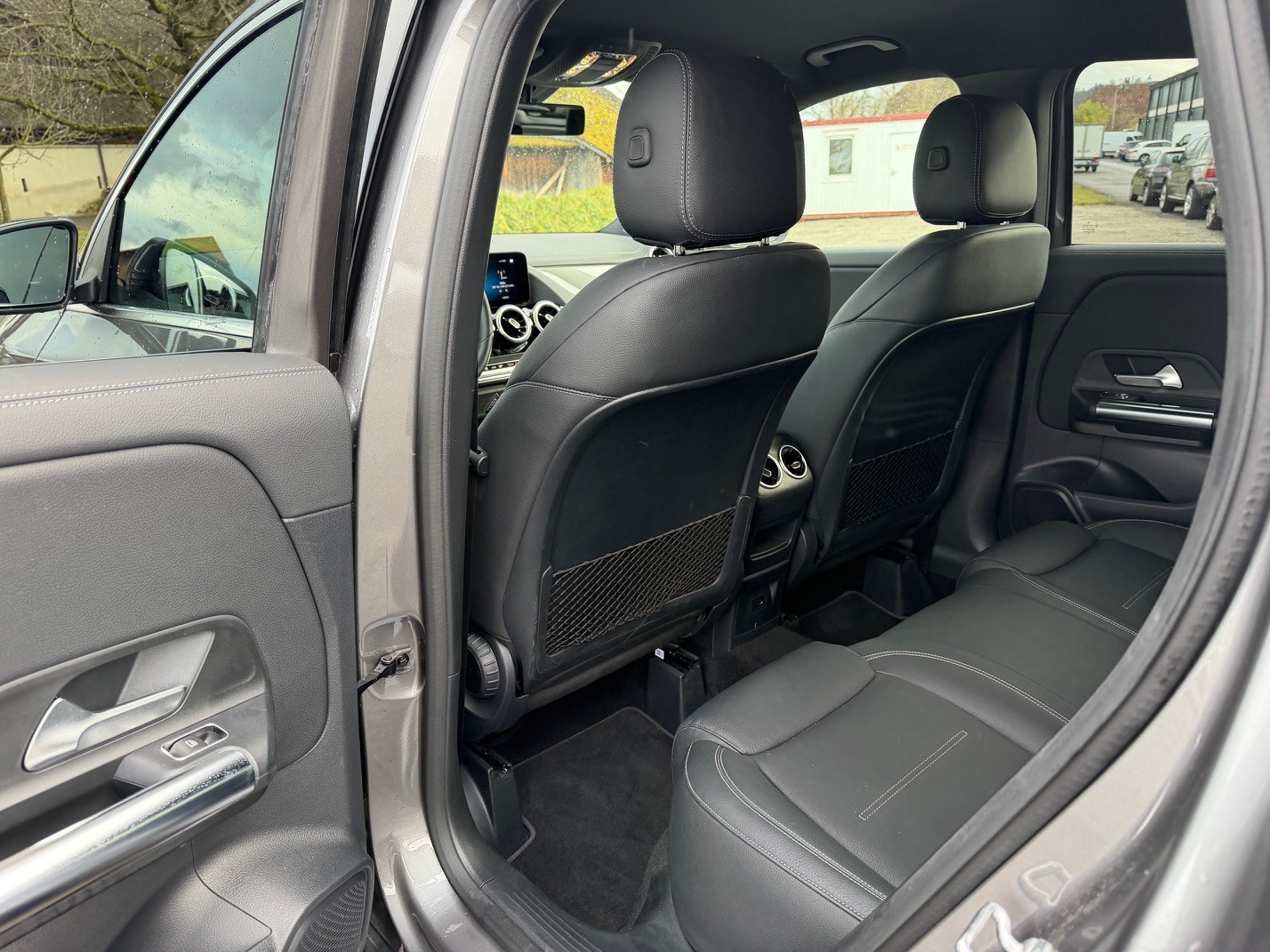 MERCEDES-BENZ GLA 200 4Matic AMG Line 8G-DCT-image-9