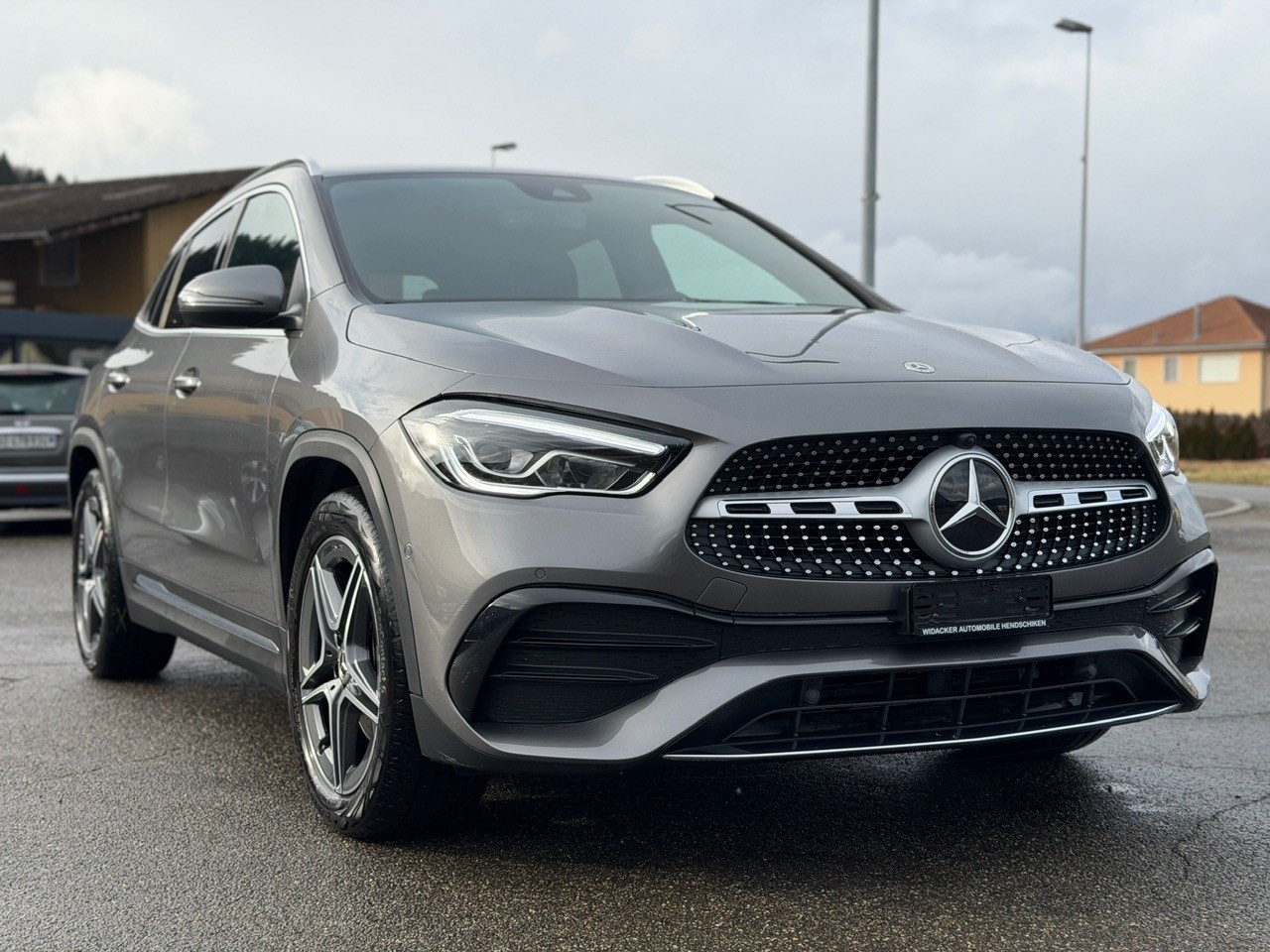 MERCEDES-BENZ GLA 200 4Matic AMG Line 8G-DCT-image-2
