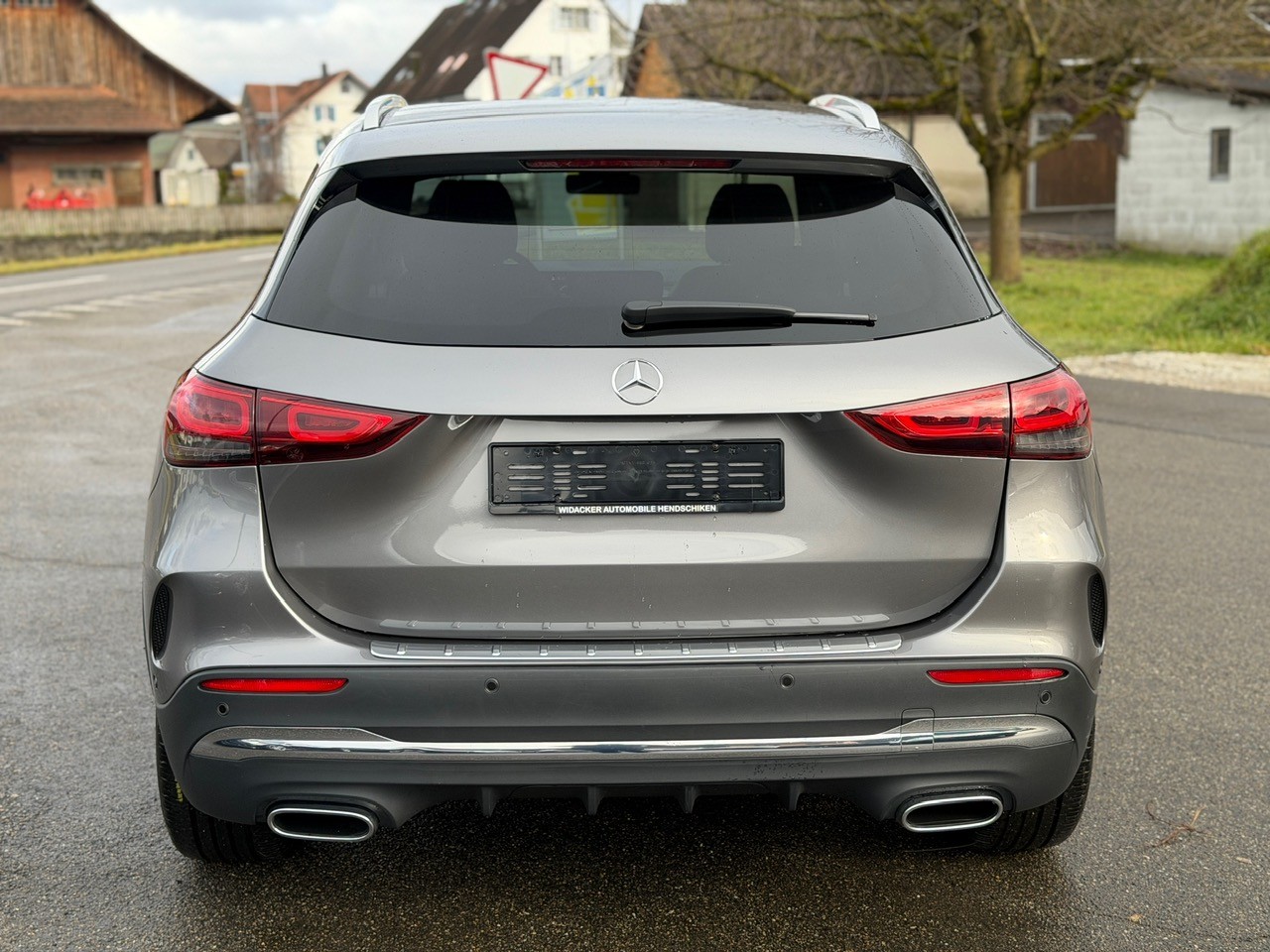 MERCEDES-BENZ GLA 200 4Matic AMG Line 8G-DCT-image-4