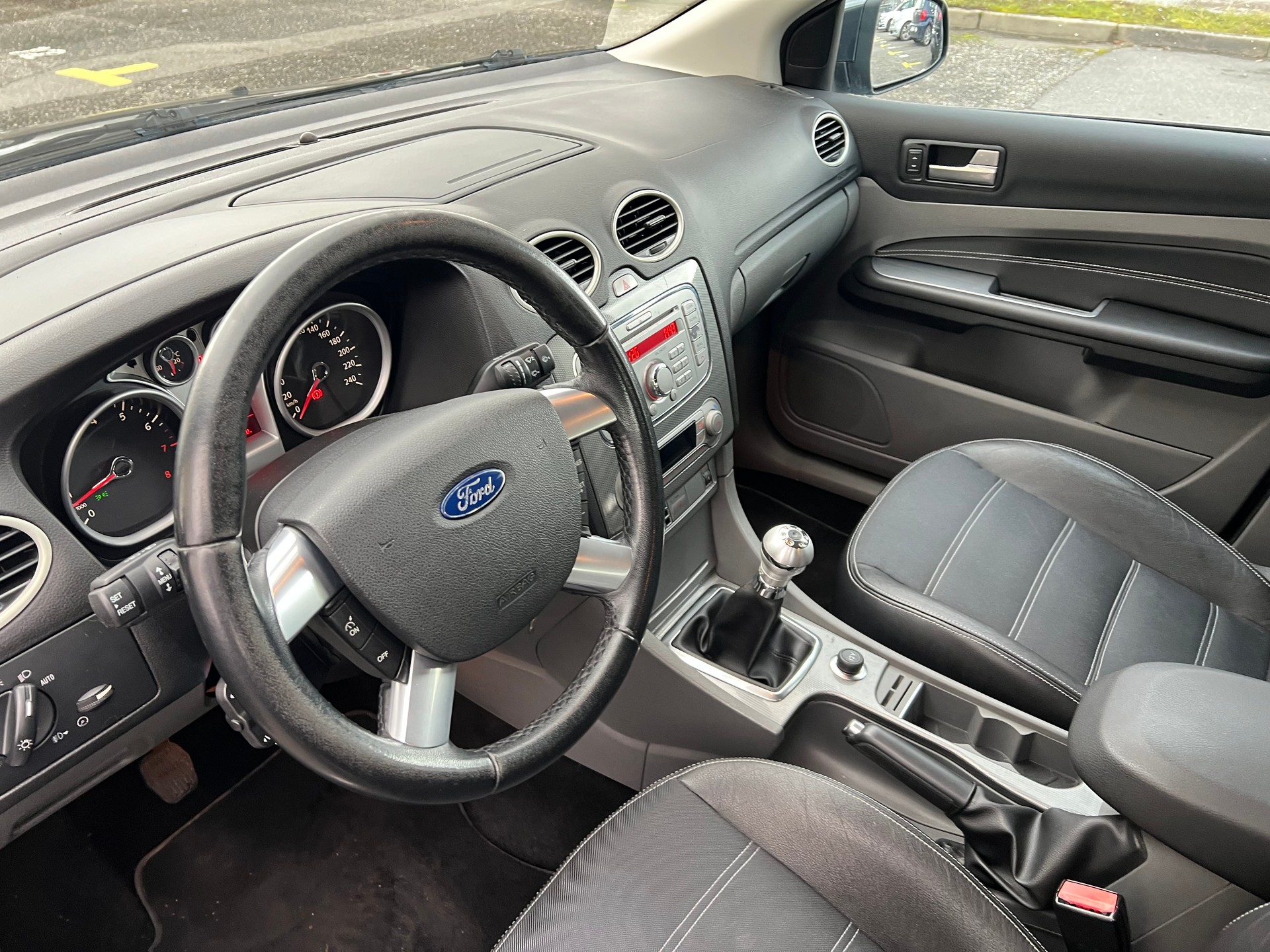 FORD Focus 2.0i Titanium-image-8