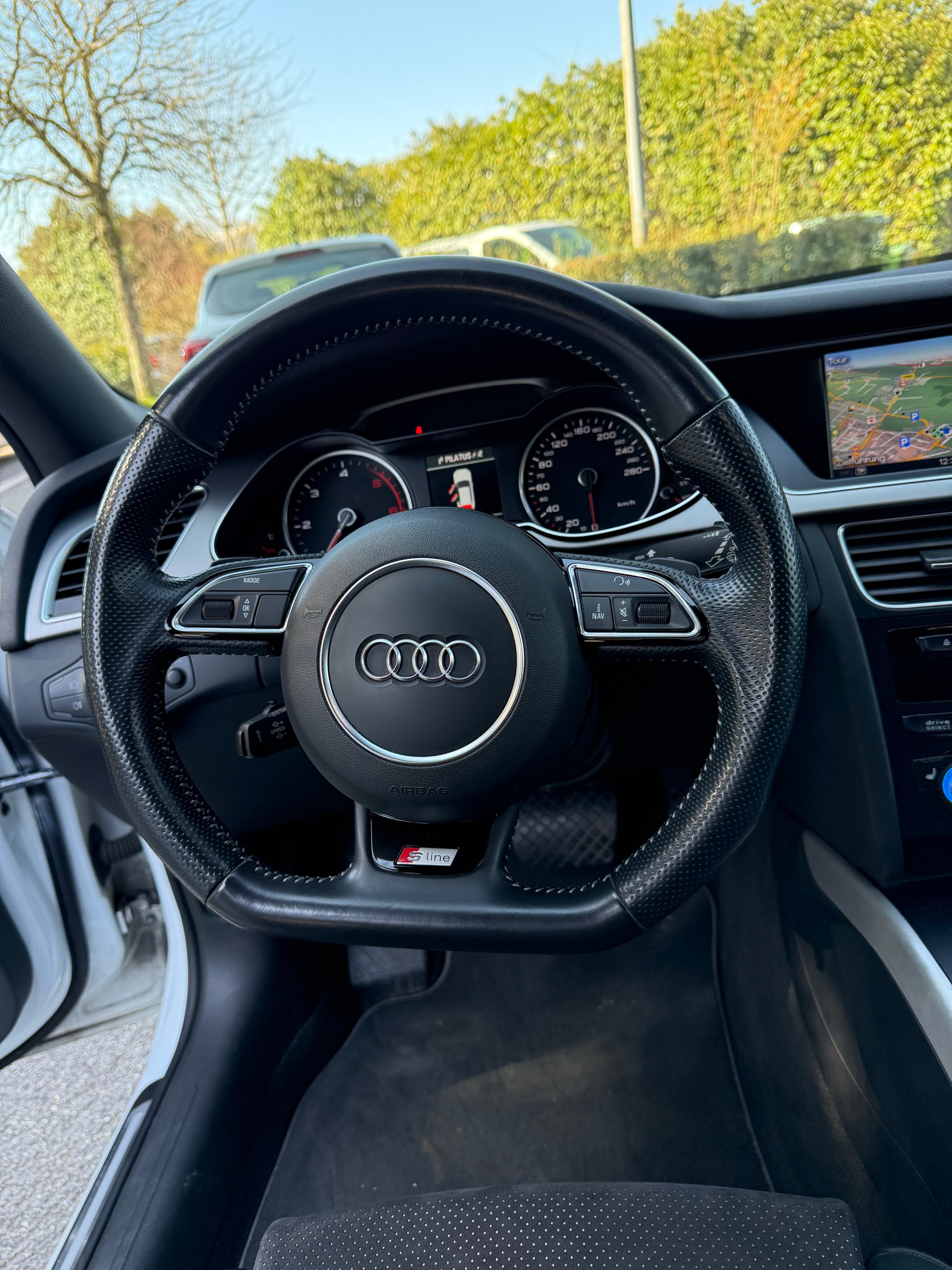 AUDI A4 Avant 2.0 TDI S-Line quattro S-tronic-image-18