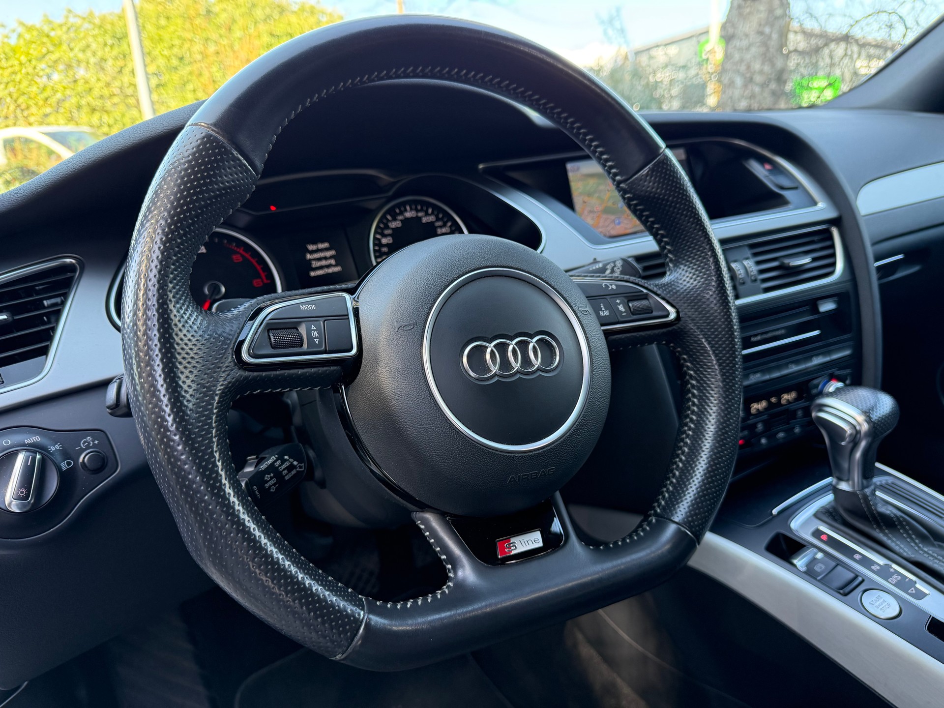AUDI A4 Avant 2.0 TDI S-Line quattro S-tronic-image-4