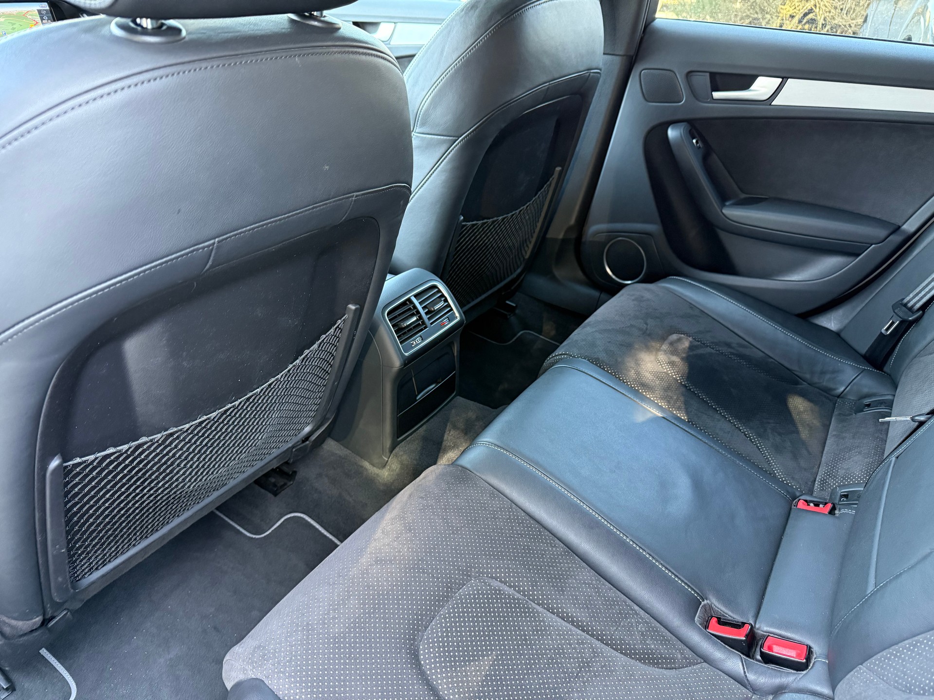 AUDI A4 Avant 2.0 TDI S-Line quattro S-tronic-image-11