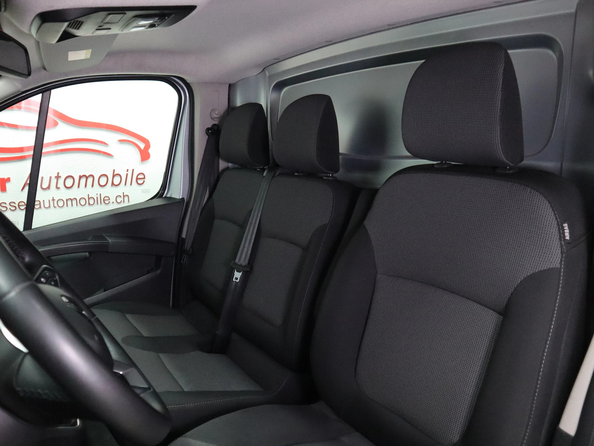 RENAULT Trafic 2.0 Blue dCi 130 Advance L2H1 EN - LED - Sitzheizung - 3 Sitze - Kamera - 130 PS-image-10