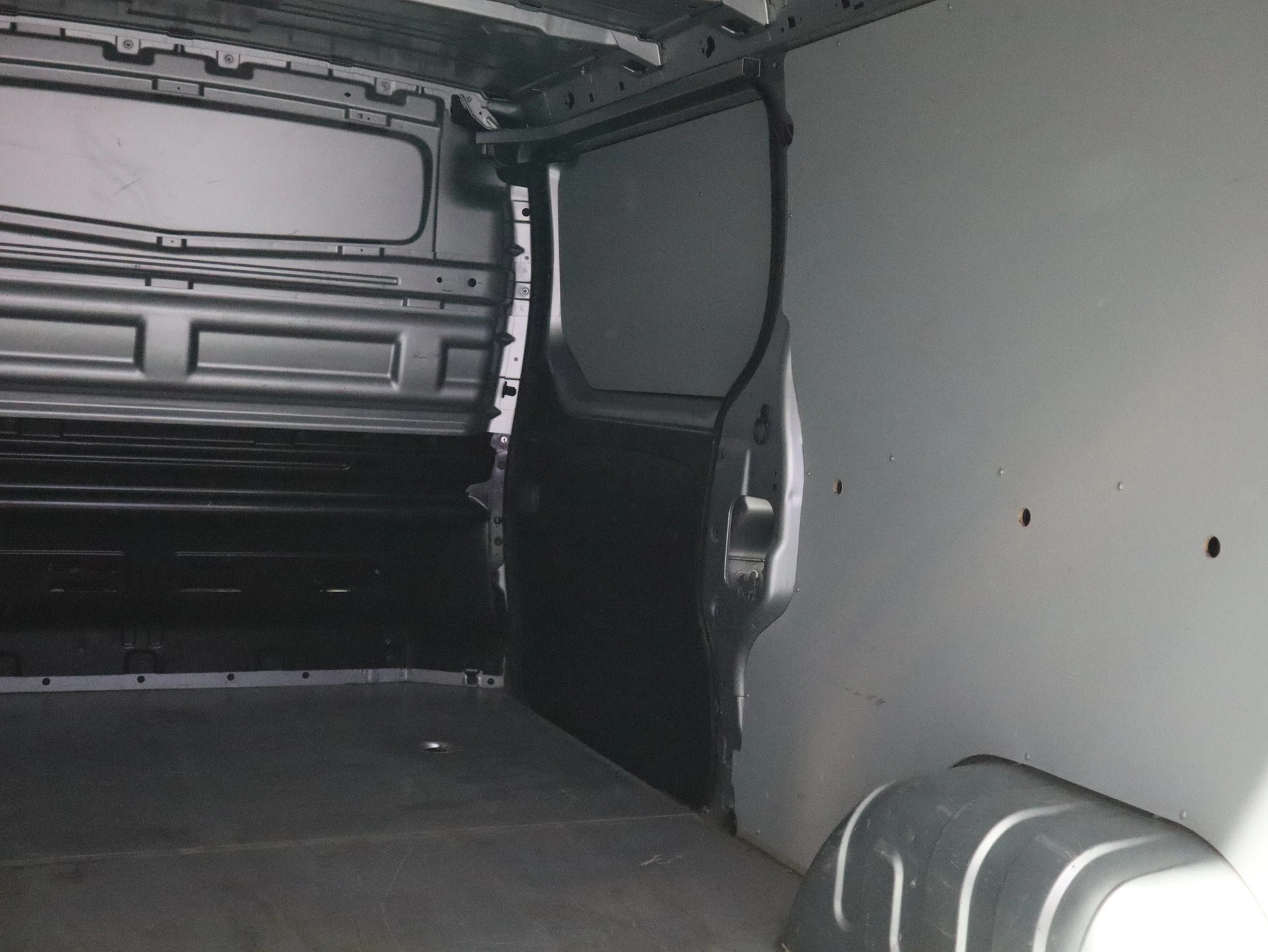 RENAULT Trafic 2.0 Blue dCi 130 Advance L2H1 EN - LED - Sitzheizung - 3 Sitze - Kamera - 130 PS-image-6