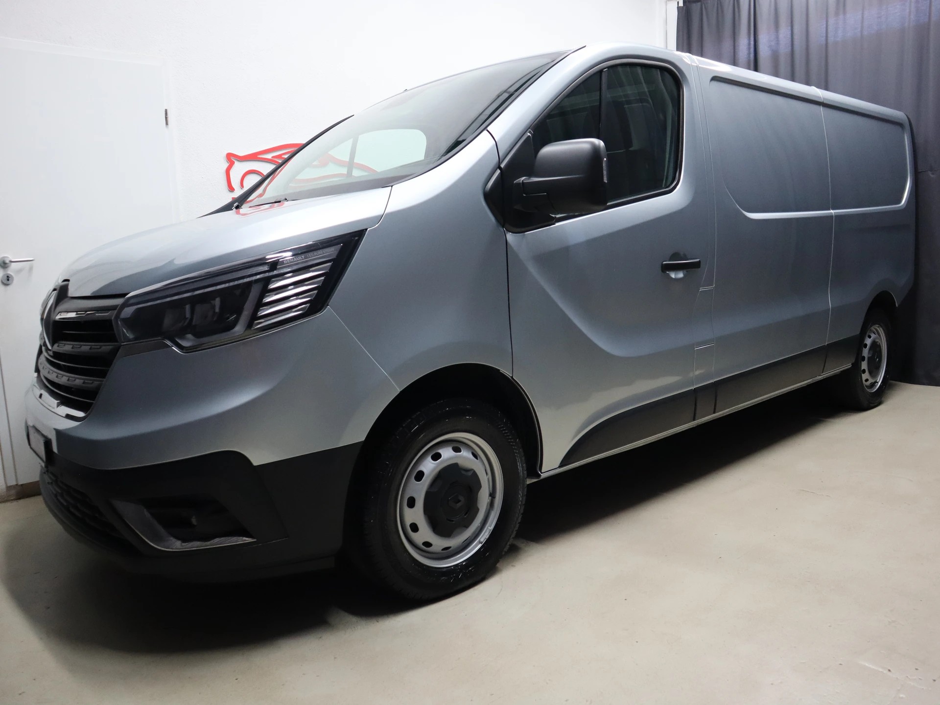 RENAULT Trafic 2.0 Blue dCi 130 Advance L2H1 EN - LED - Sitzheizung - 3 Sitze - Kamera - 130 PS-showroom-element-1