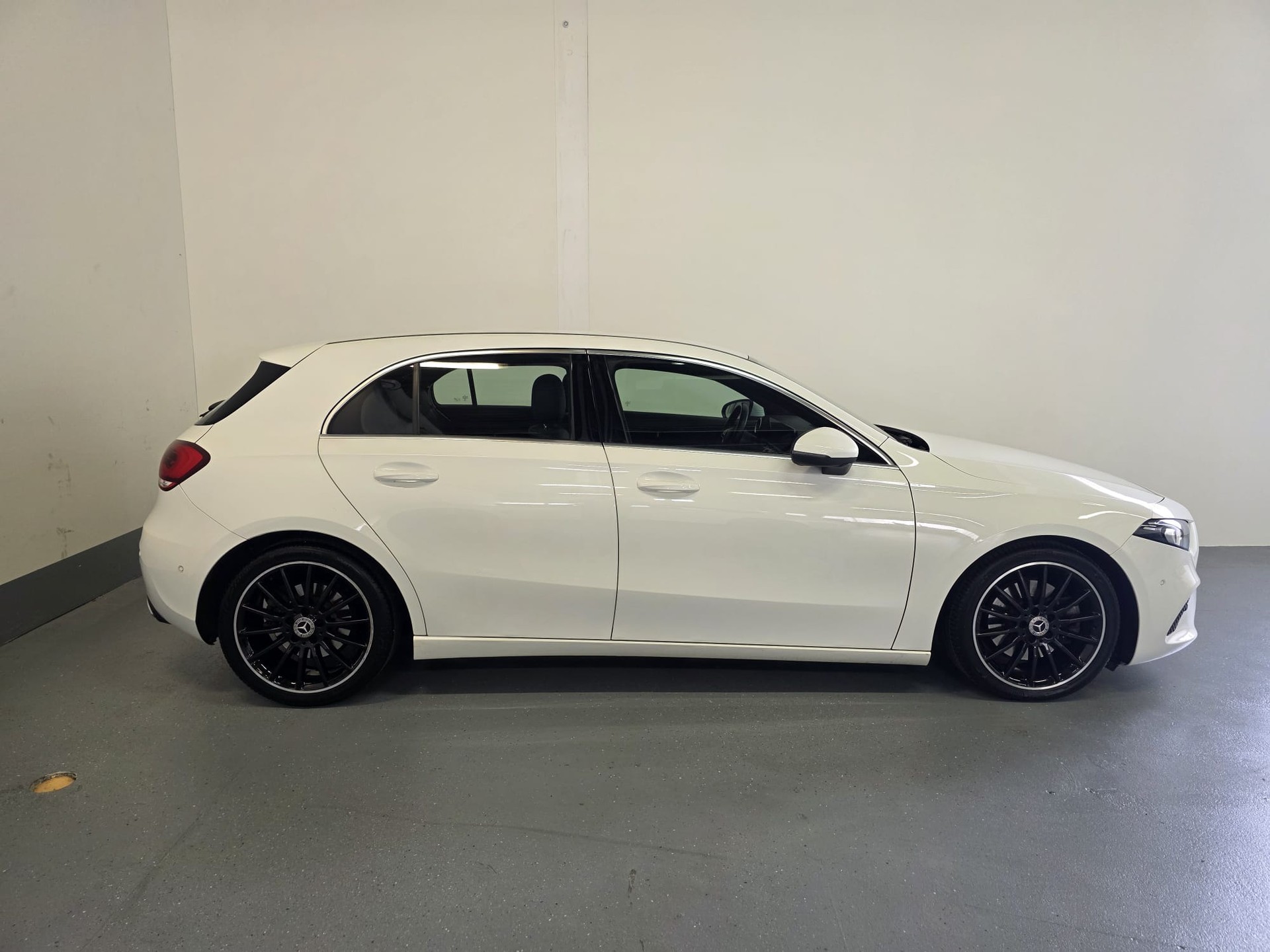 MERCEDES-BENZ A 220 Progressive 7G-DCT 4Matic-image-6