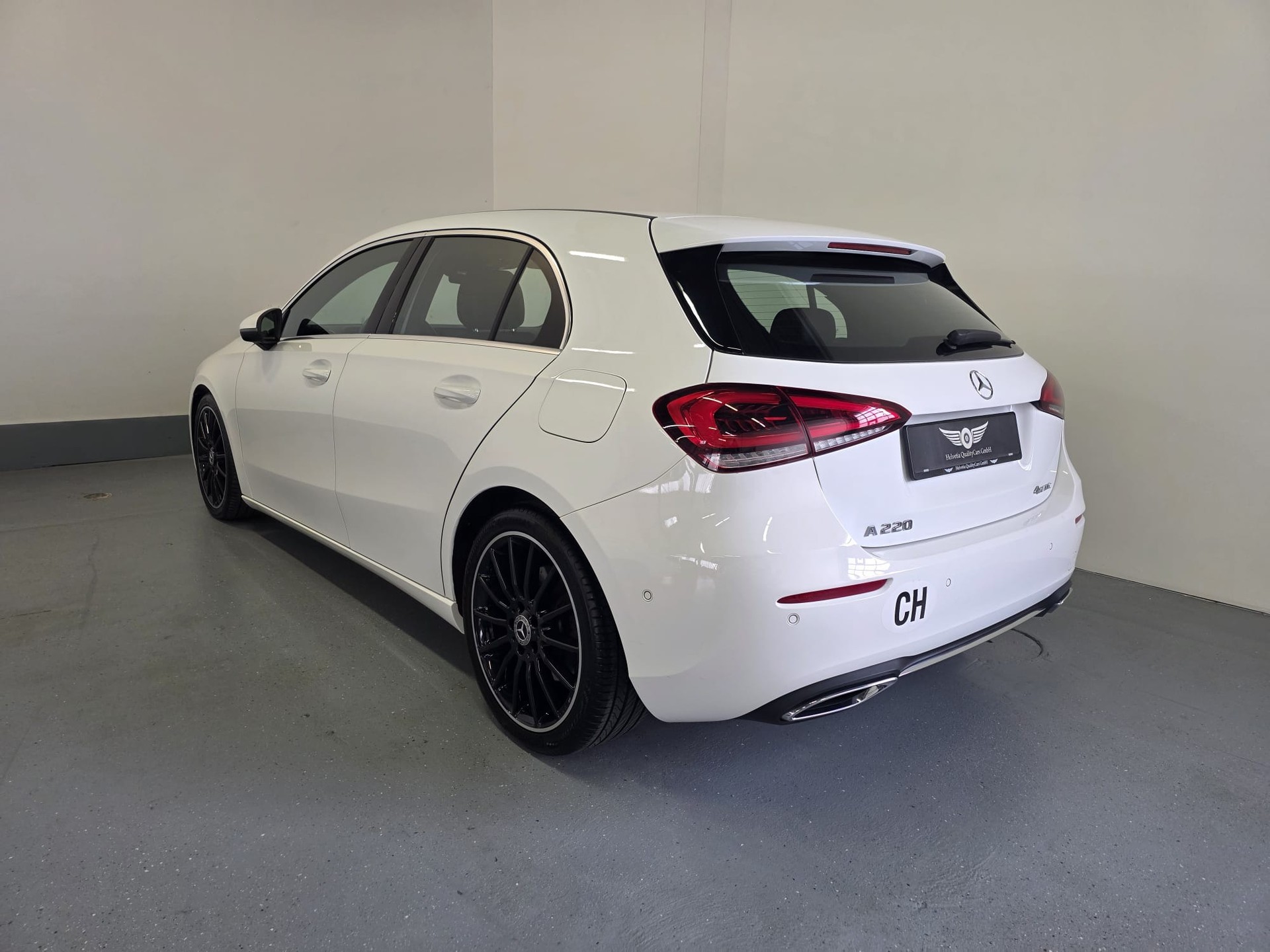 MERCEDES-BENZ A 220 Progressive 7G-DCT 4Matic-image-9