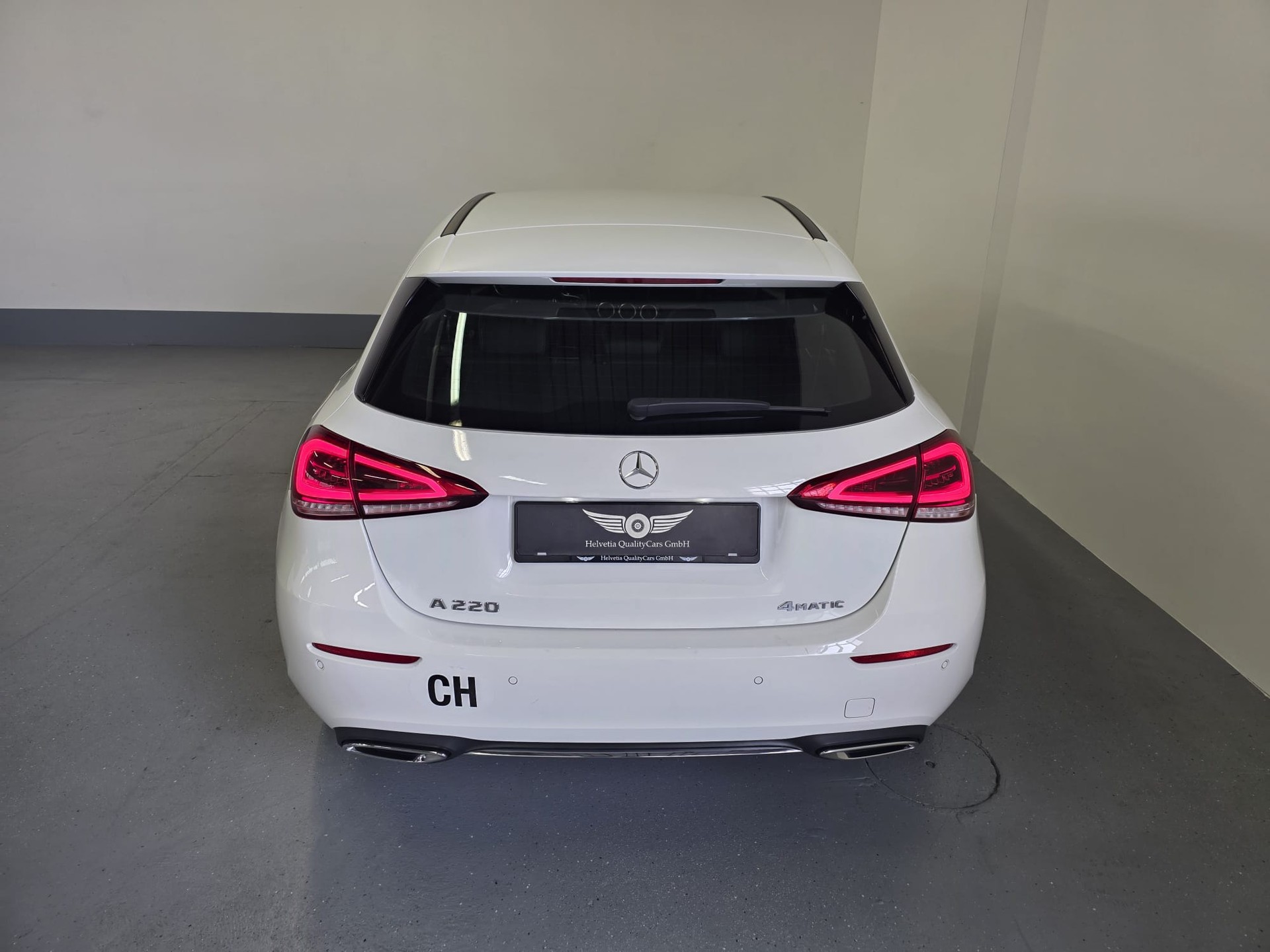 MERCEDES-BENZ A 220 Progressive 7G-DCT 4Matic-image-11