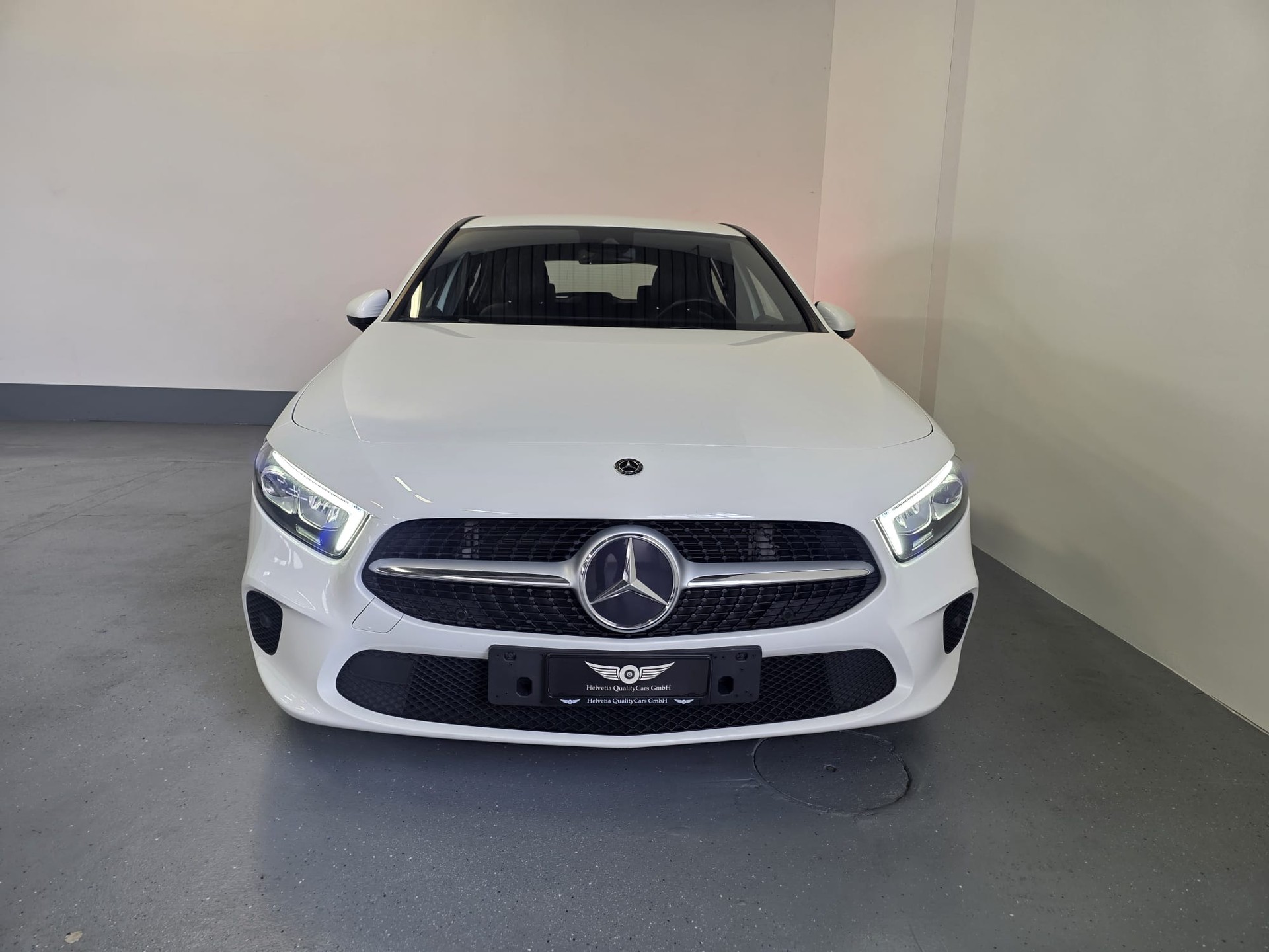MERCEDES-BENZ A 220 Progressive 7G-DCT 4Matic-image-5
